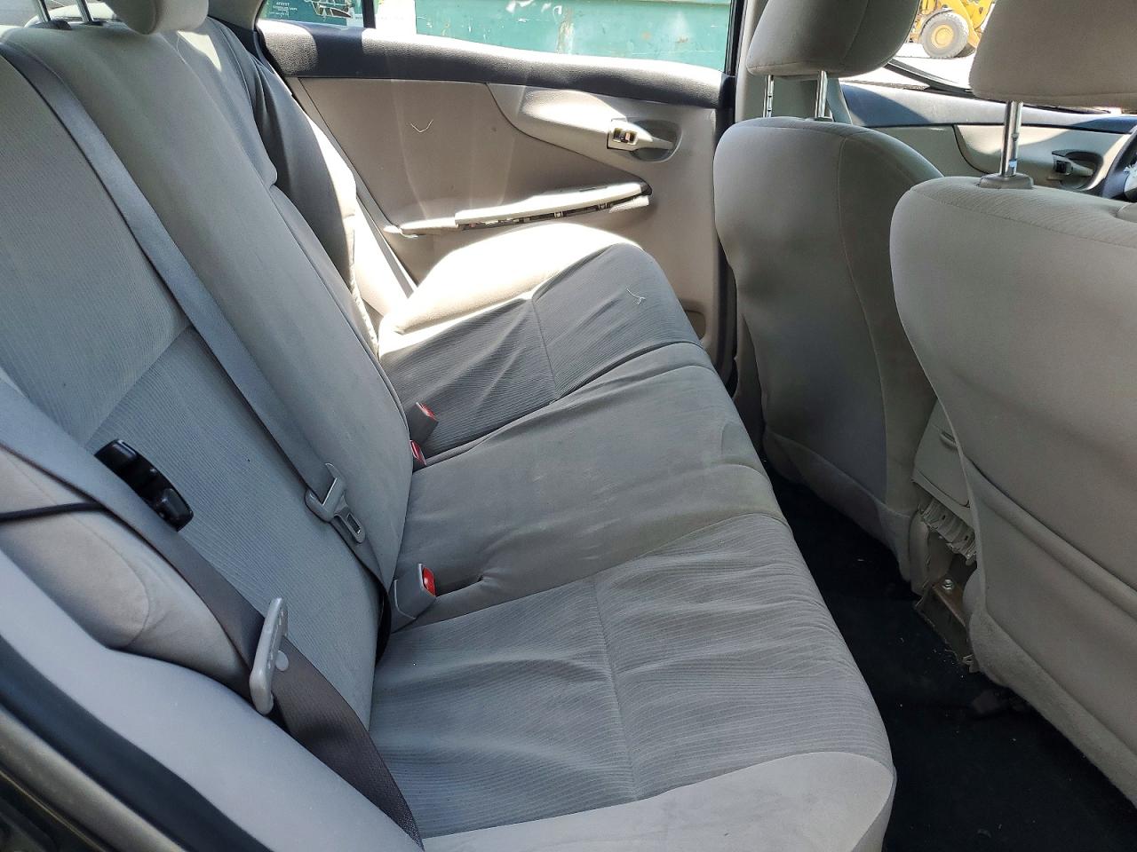 2011 TOYOTA COROLLA LE photo 28