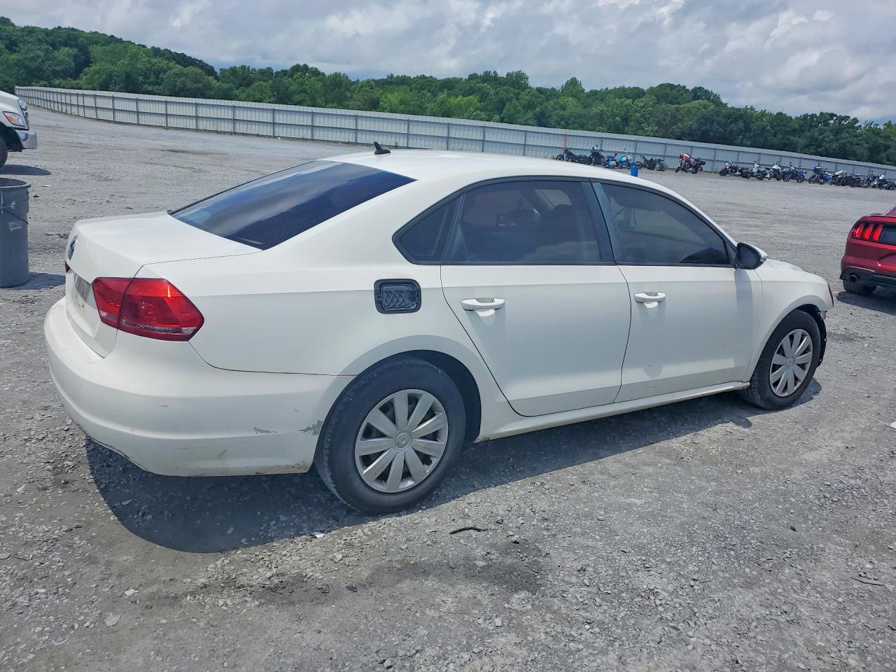 2012 VOLKSWAGEN PASSAT S photo 5