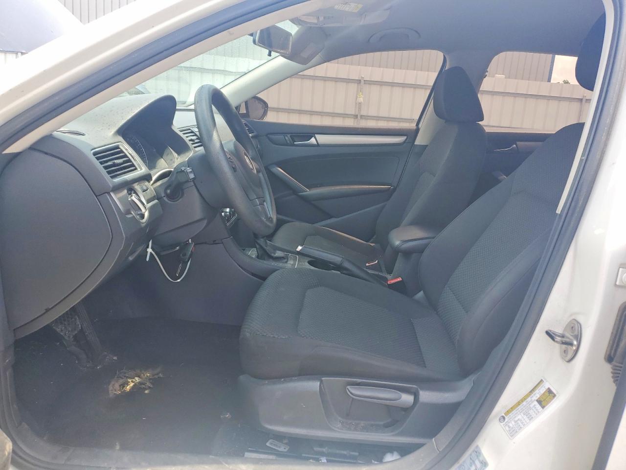 2012 VOLKSWAGEN PASSAT S photo 13