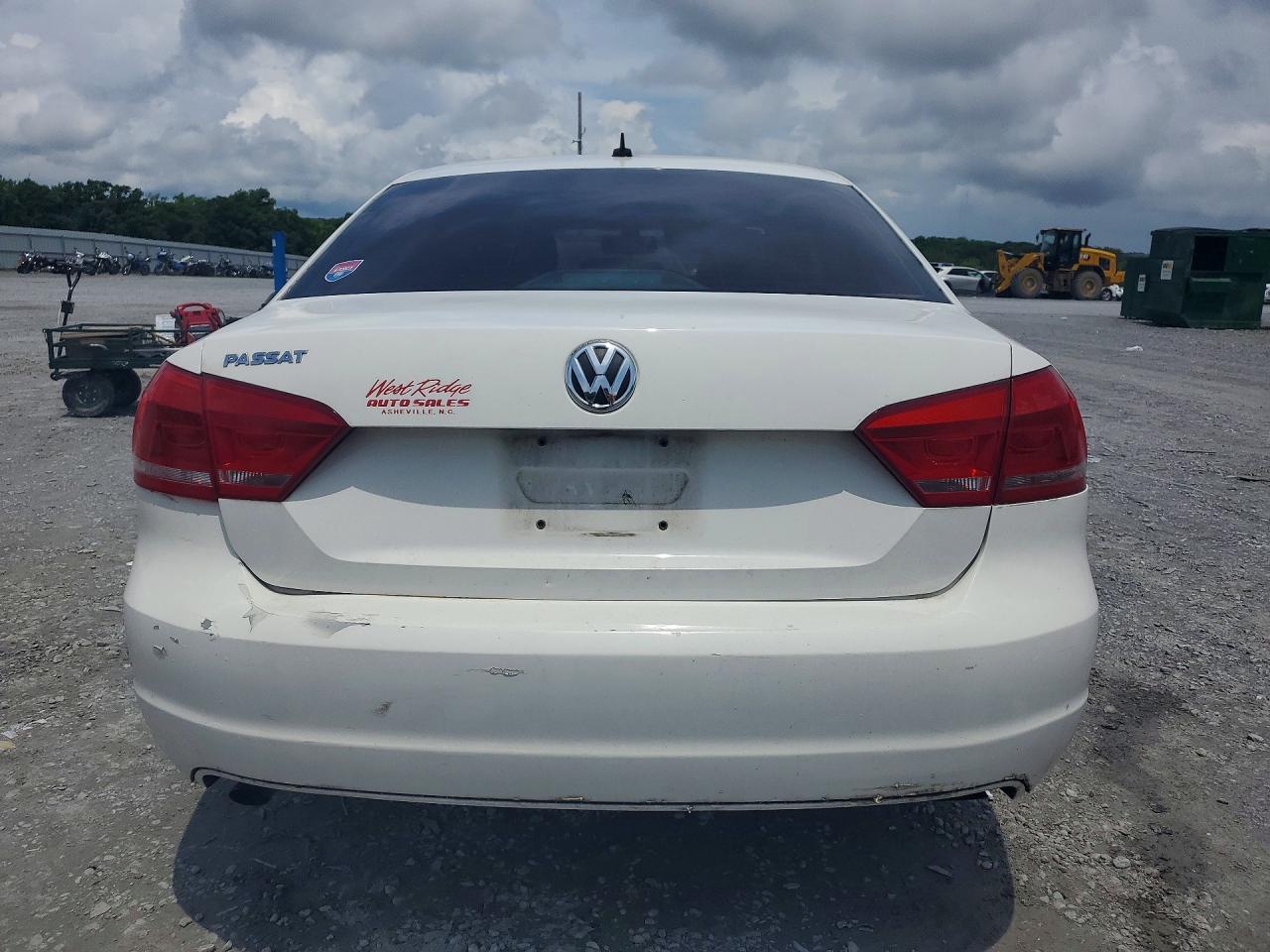2012 VOLKSWAGEN PASSAT S photo 11