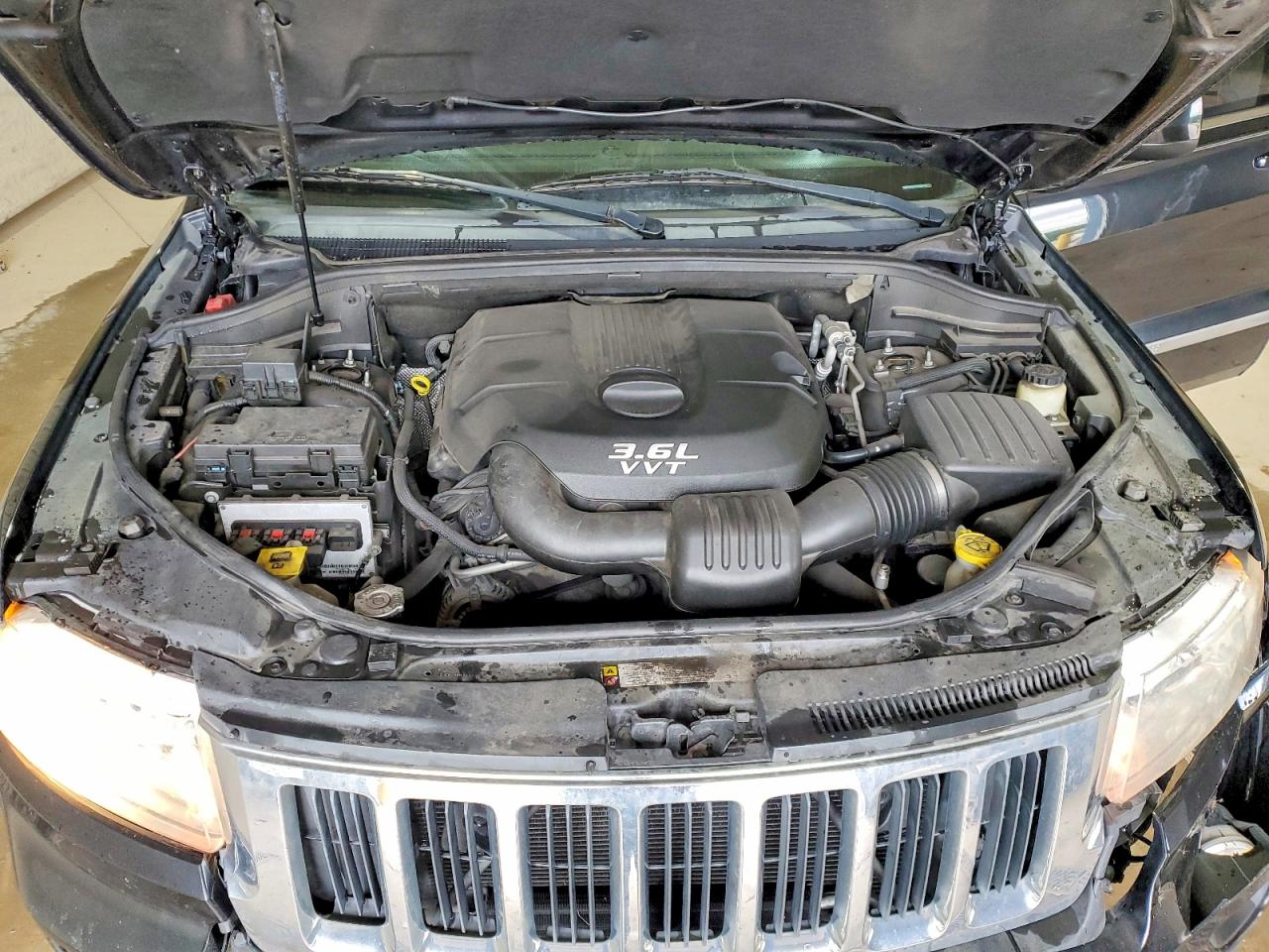 2012 JEEP GRAND CHEROKEE LAREDO photo 34