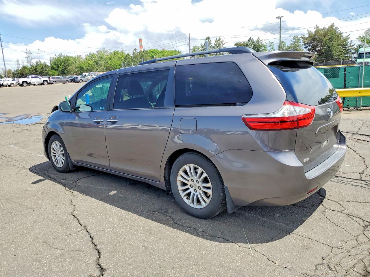 2015 TOYOTA SIENNA XLE 8-PASSENGER photo 3