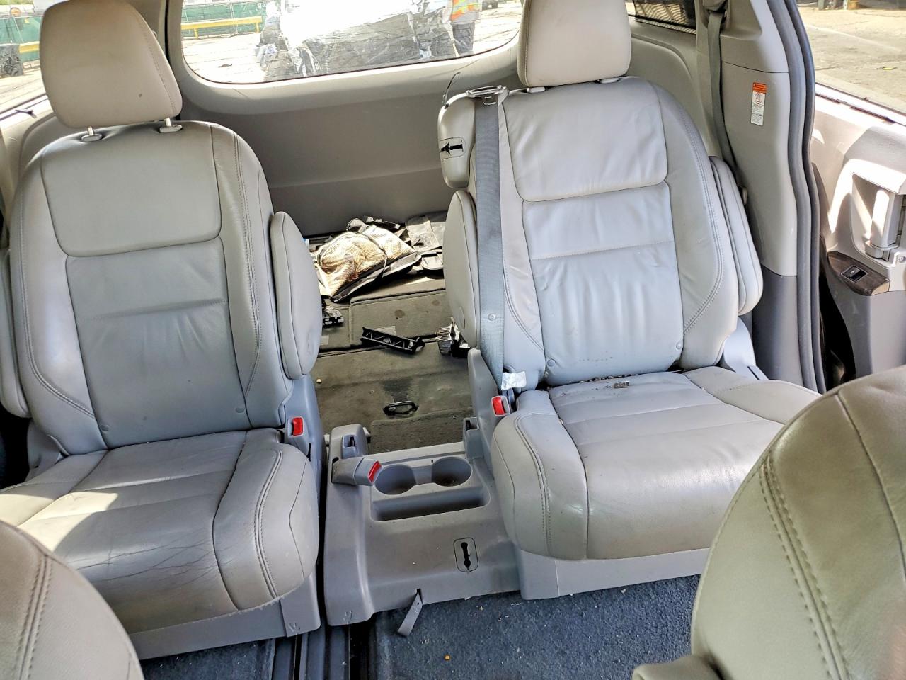 2015 TOYOTA SIENNA XLE 8-PASSENGER photo 19