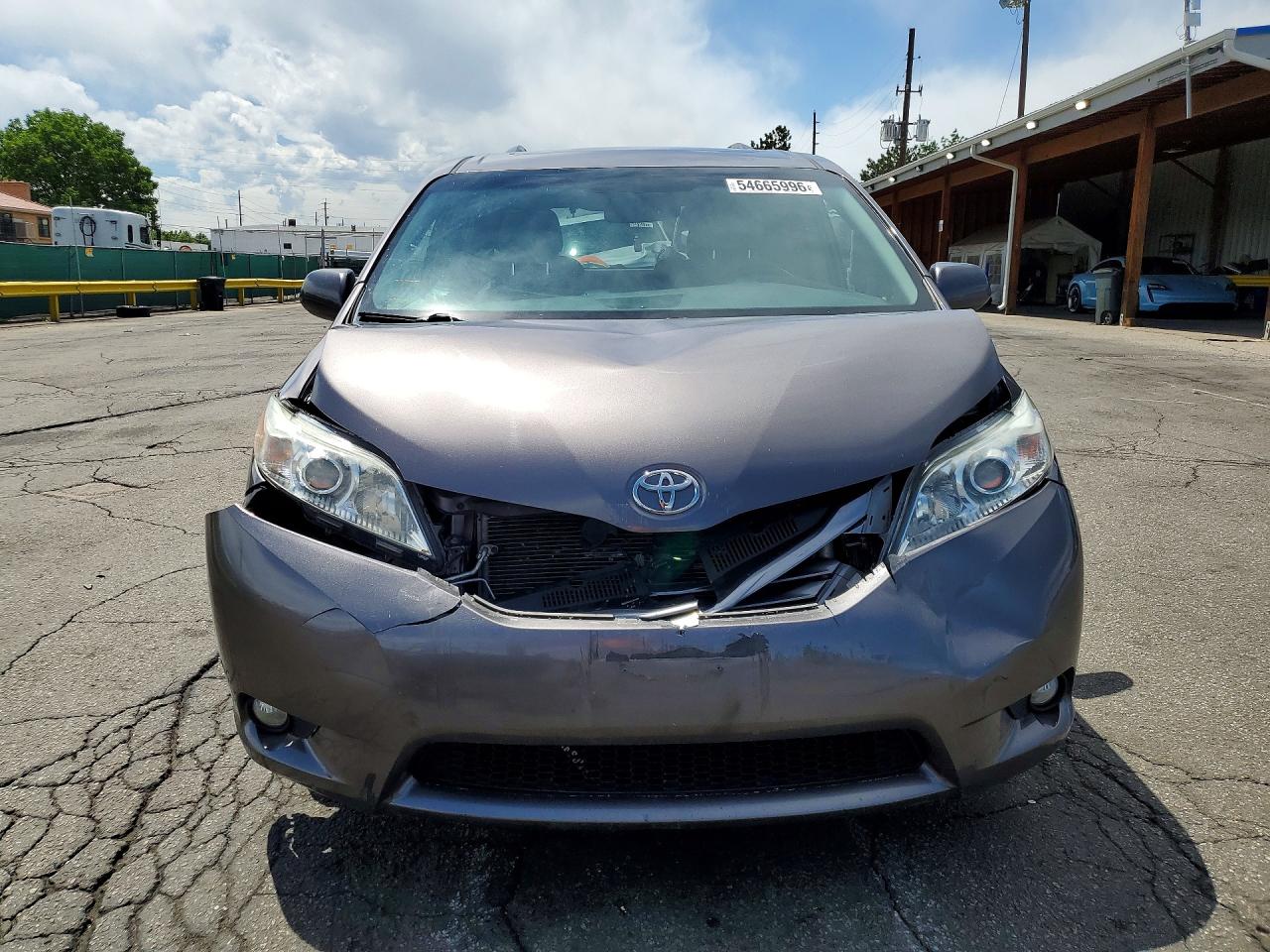 2015 TOYOTA SIENNA XLE 8-PASSENGER photo 9