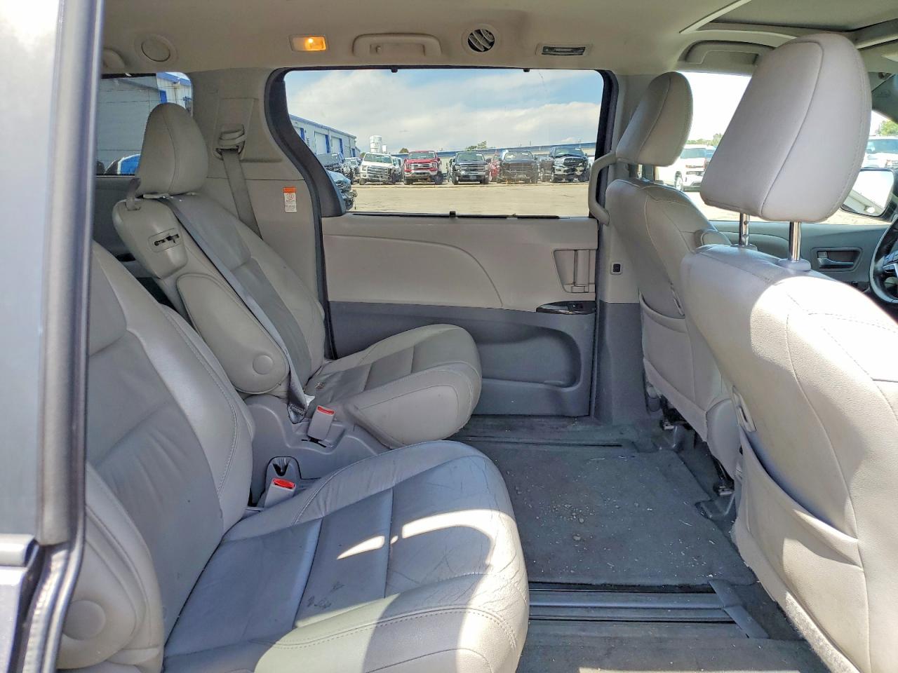 2015 TOYOTA SIENNA XLE 8-PASSENGER photo 21
