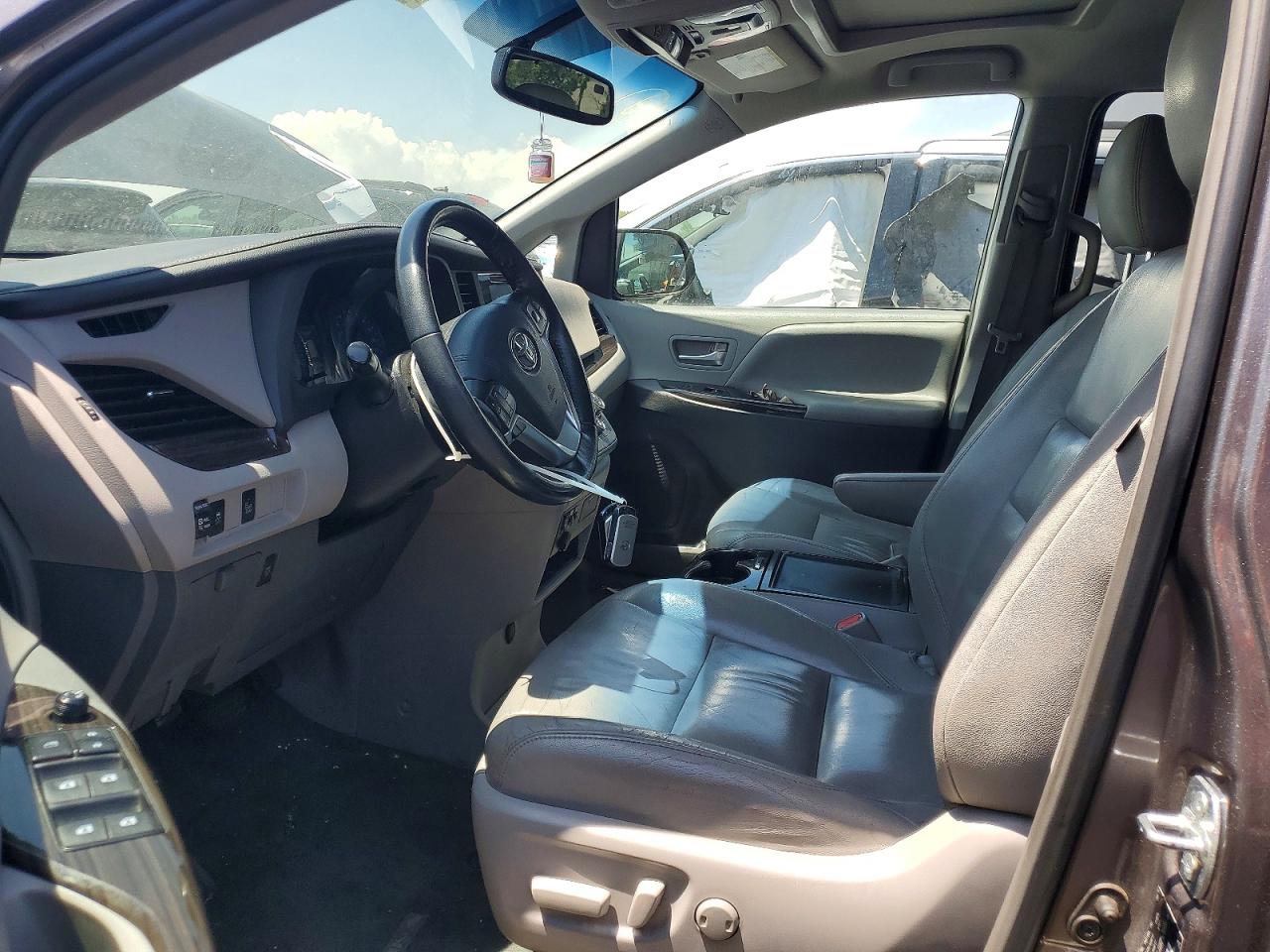 2015 TOYOTA SIENNA XLE 8-PASSENGER photo 13