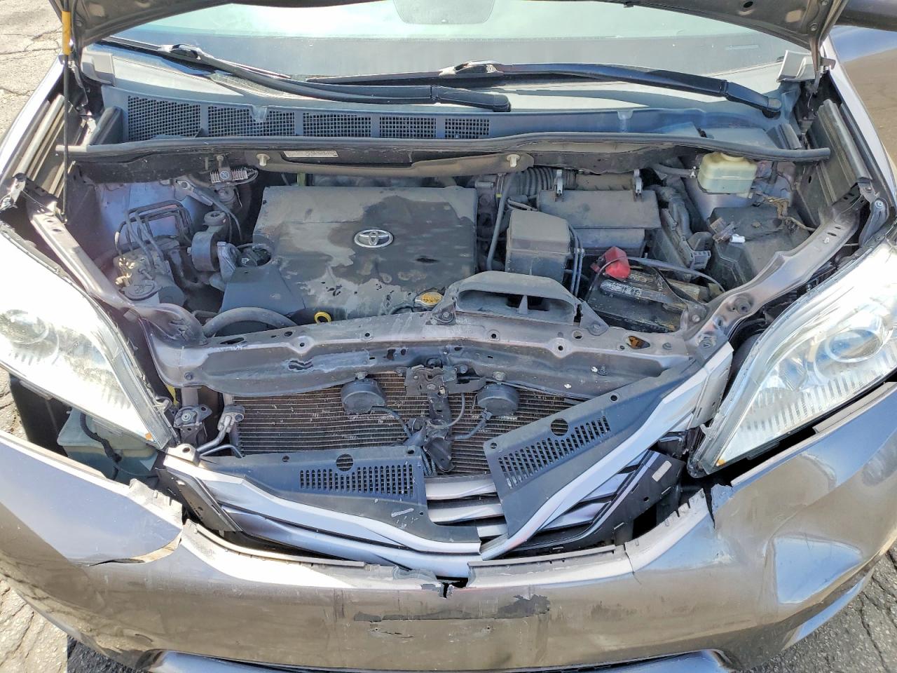 2015 TOYOTA SIENNA XLE 8-PASSENGER photo 23