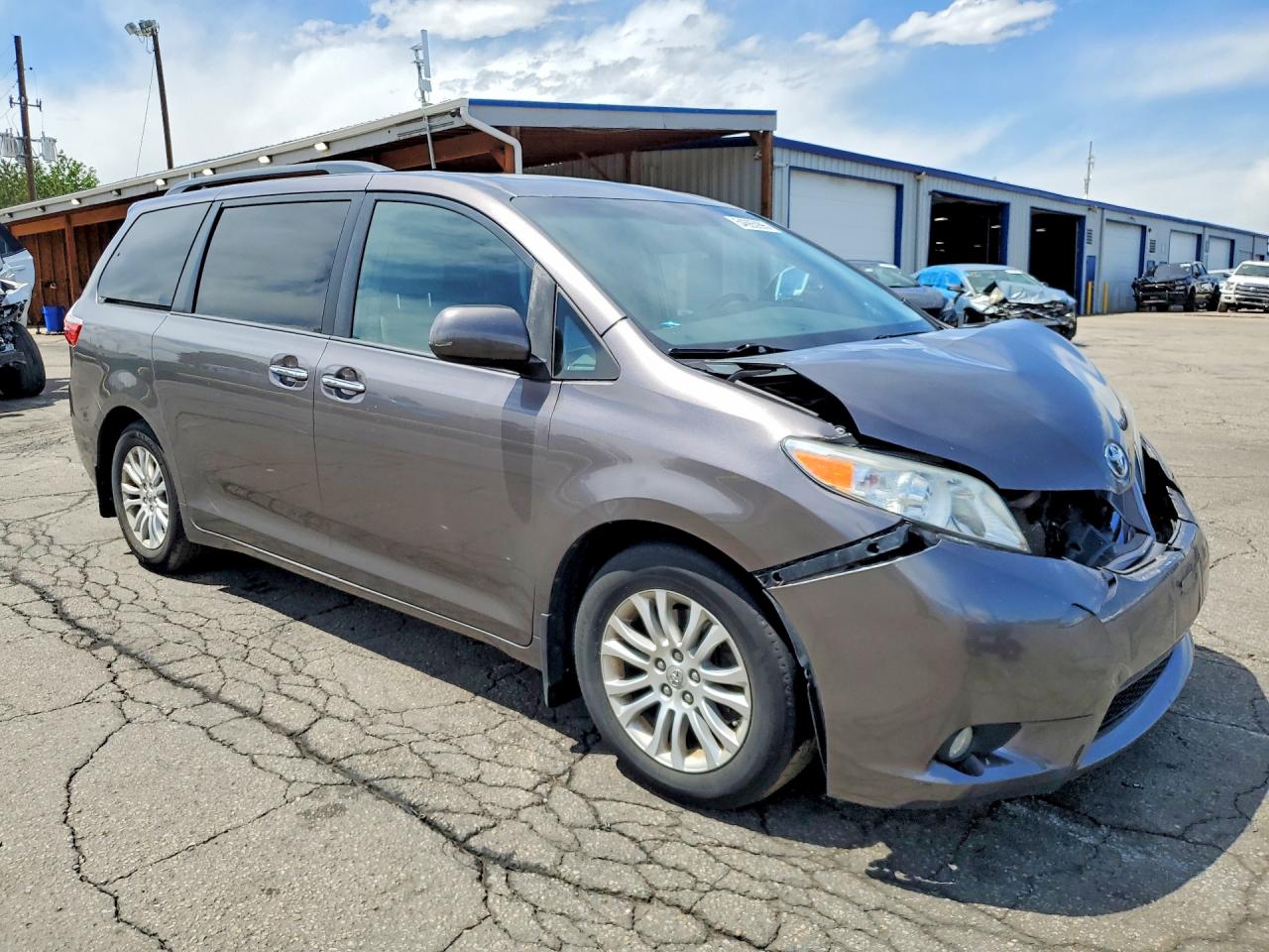 2015 TOYOTA SIENNA XLE 8-PASSENGER photo 7