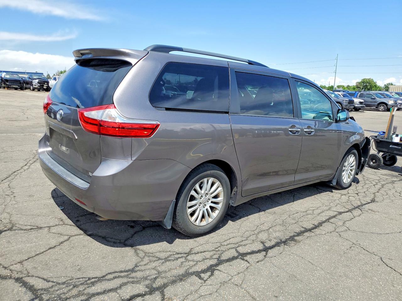 2015 TOYOTA SIENNA XLE 8-PASSENGER photo 5