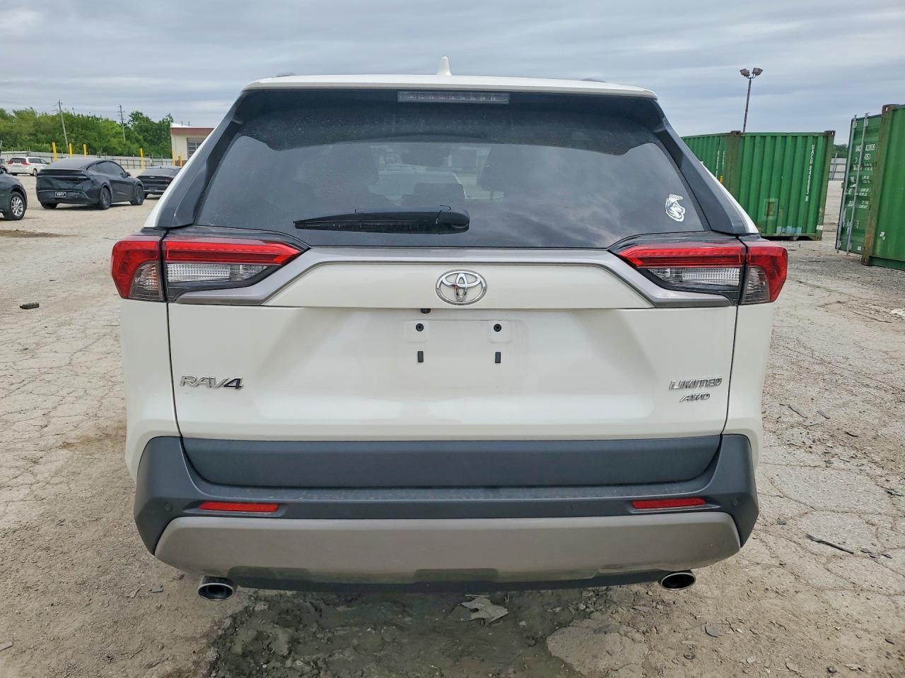 2022 TOYOTA RAV4 LIMITED photo 11