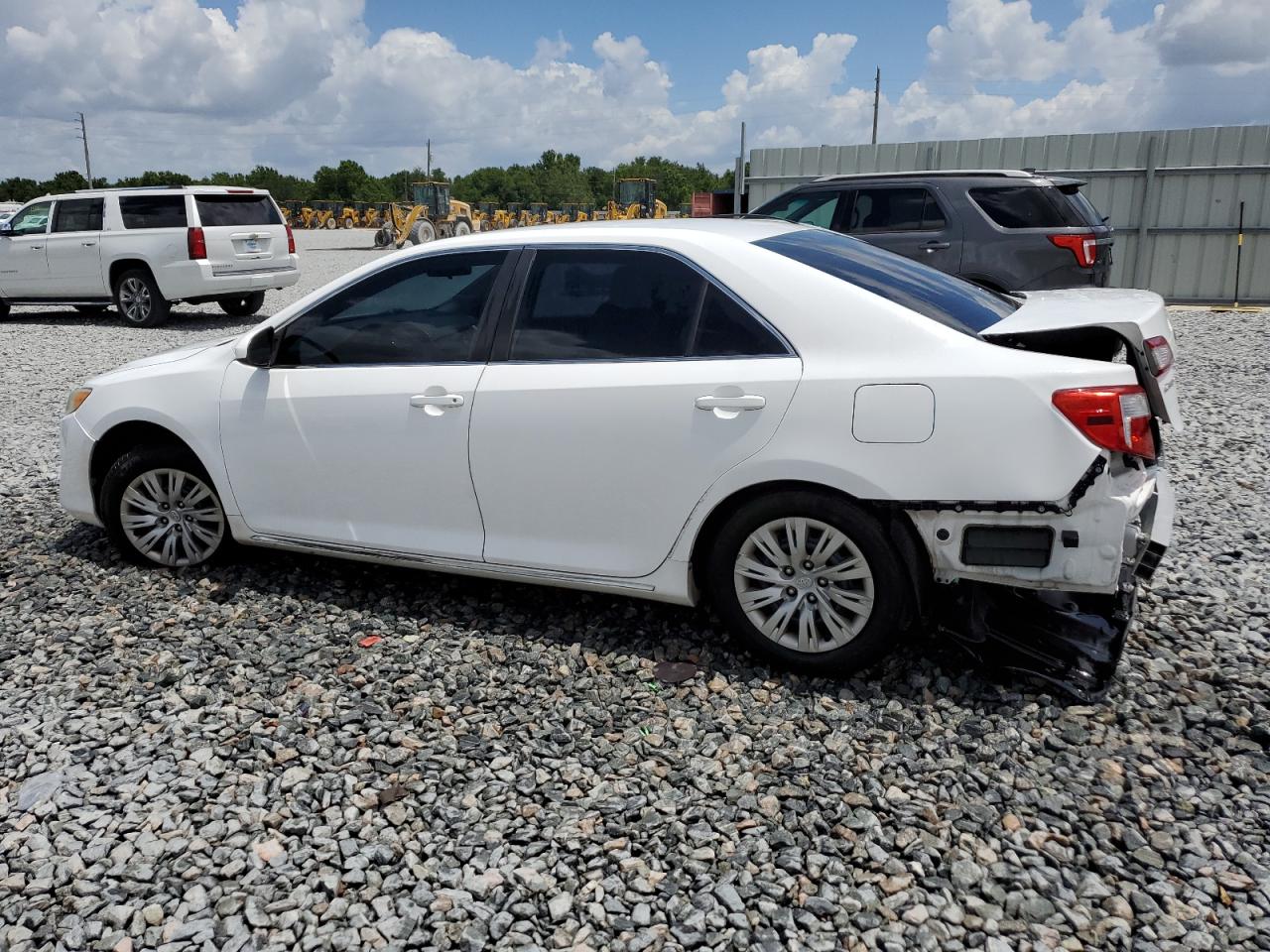 2014 TOYOTA CAMRY L photo 3