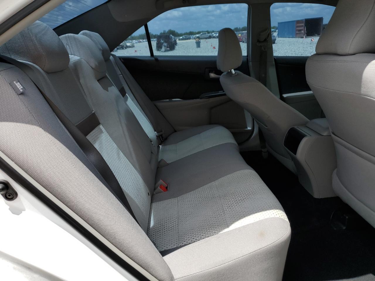 2014 TOYOTA CAMRY L photo 19