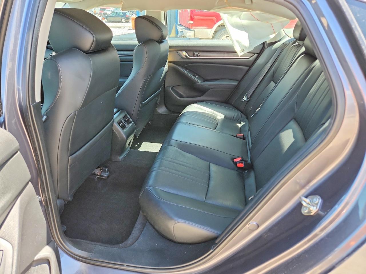 2018 HONDA ACCORD TOURING photo 19