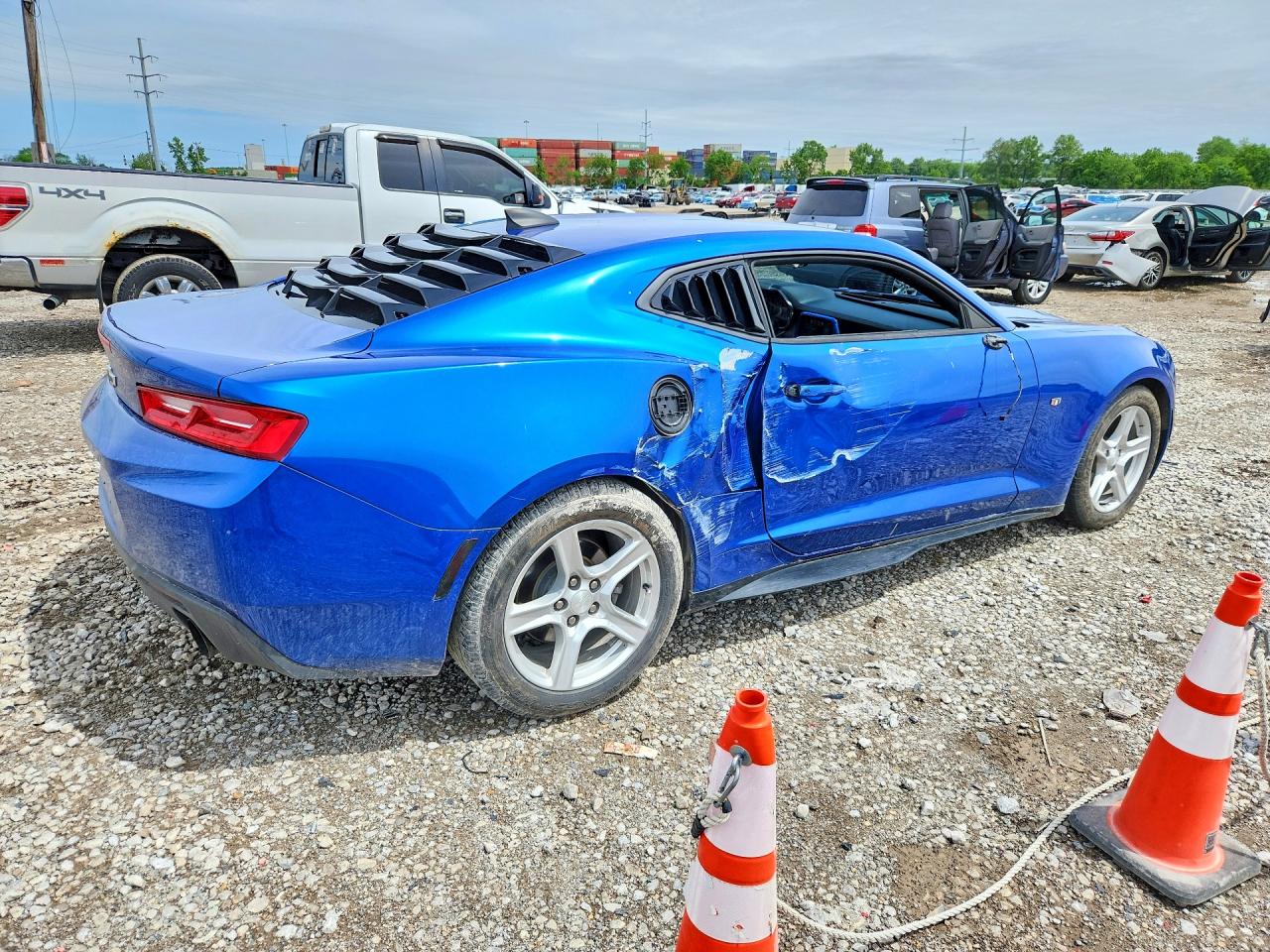 2017 CHEVROLET CAMARO LT photo 5