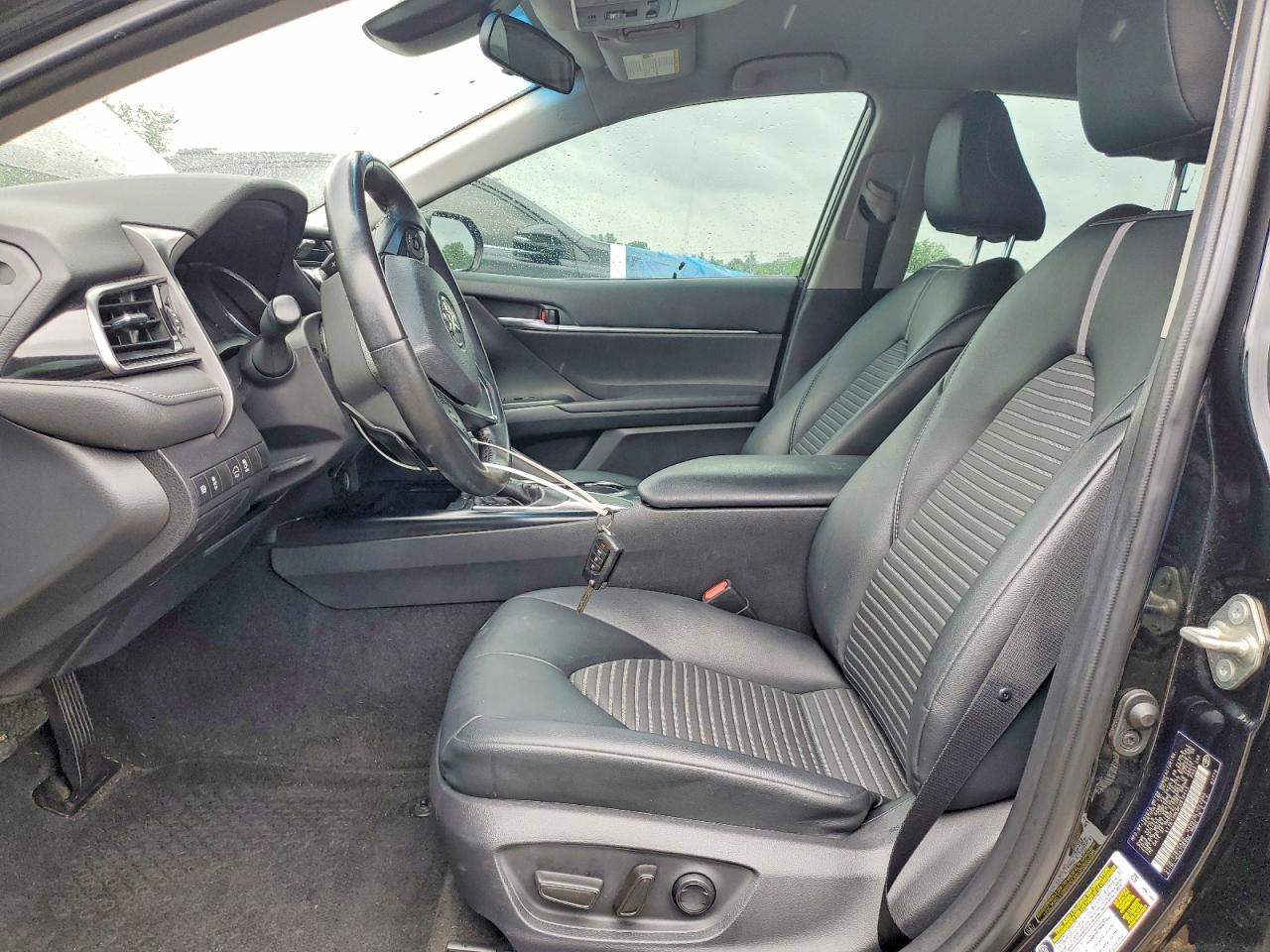 2019 TOYOTA CAMRY SE photo 19