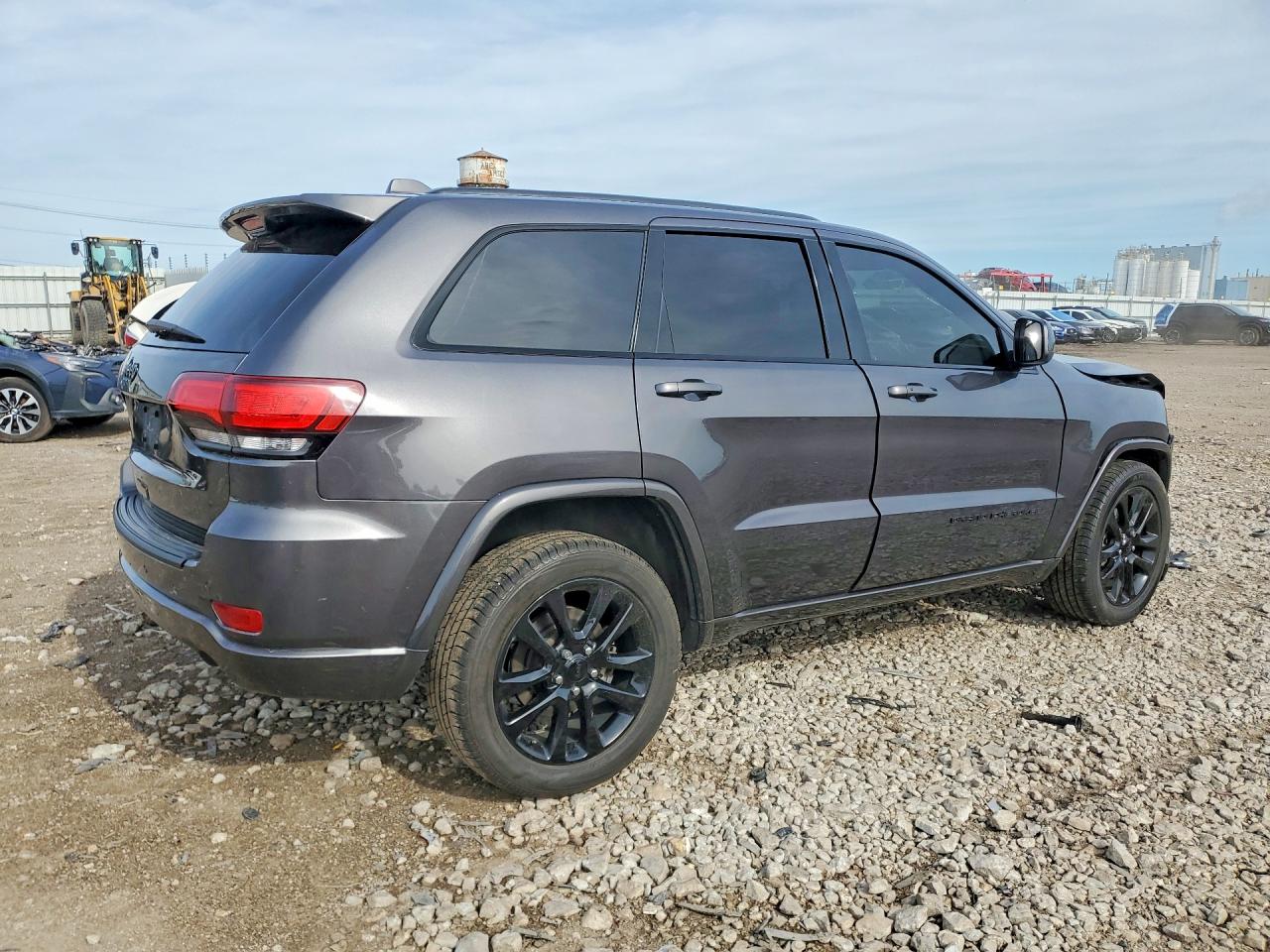 2018 JEEP GRAND CHEROKEE LAREDO photo 3