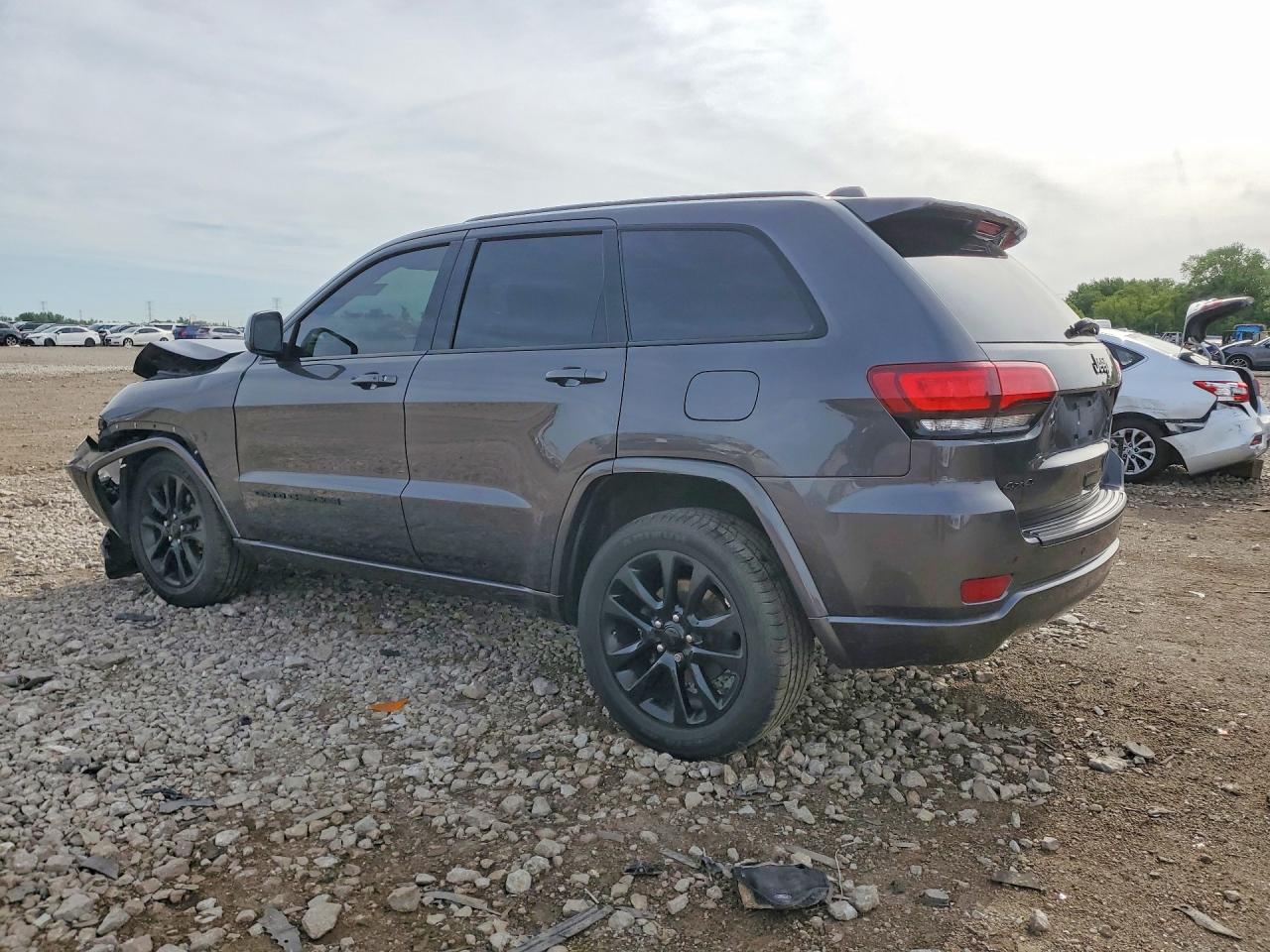 2018 JEEP GRAND CHEROKEE LAREDO photo 2