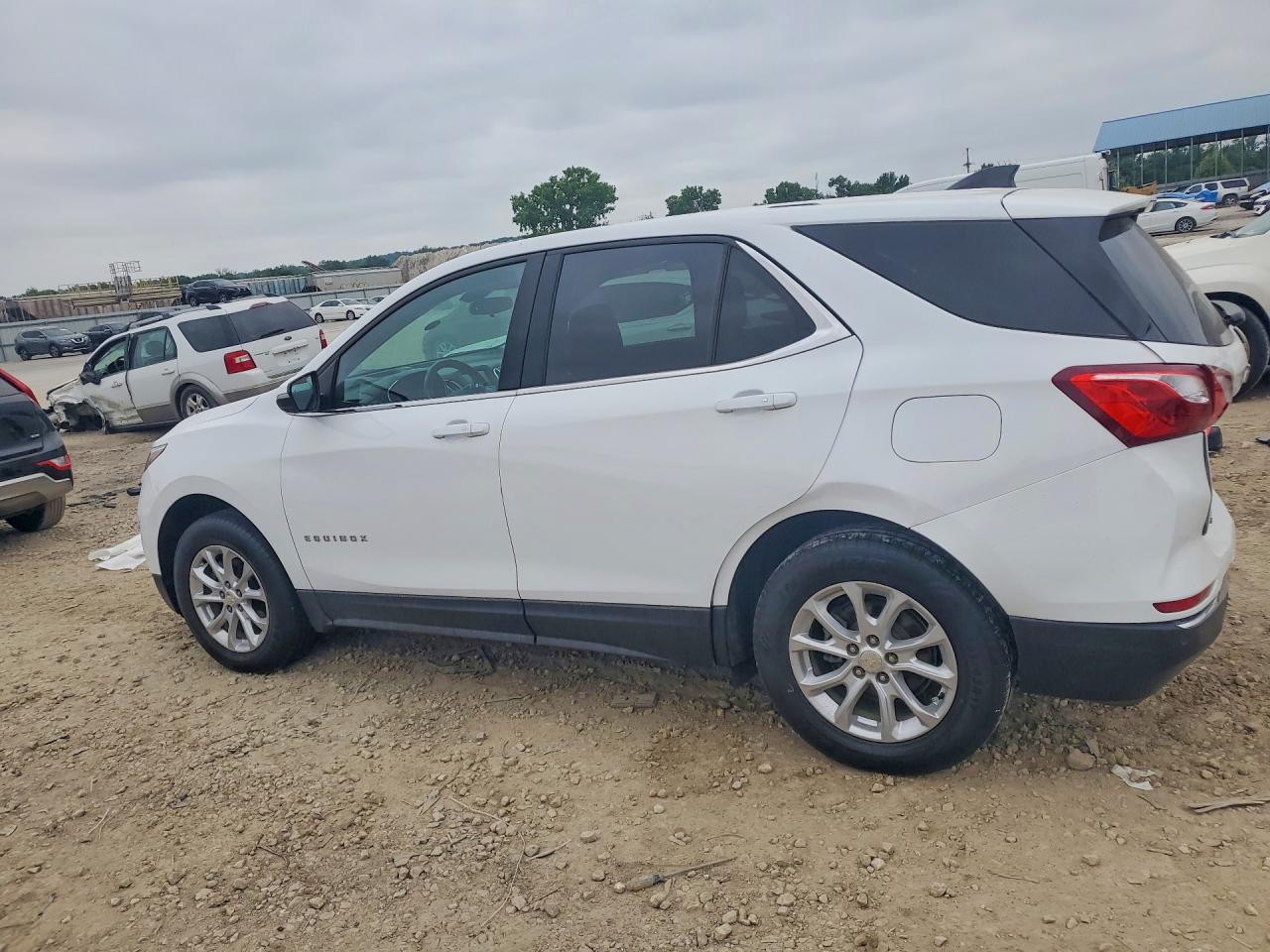 2018 CHEVROLET EQUINOX LT photo 3