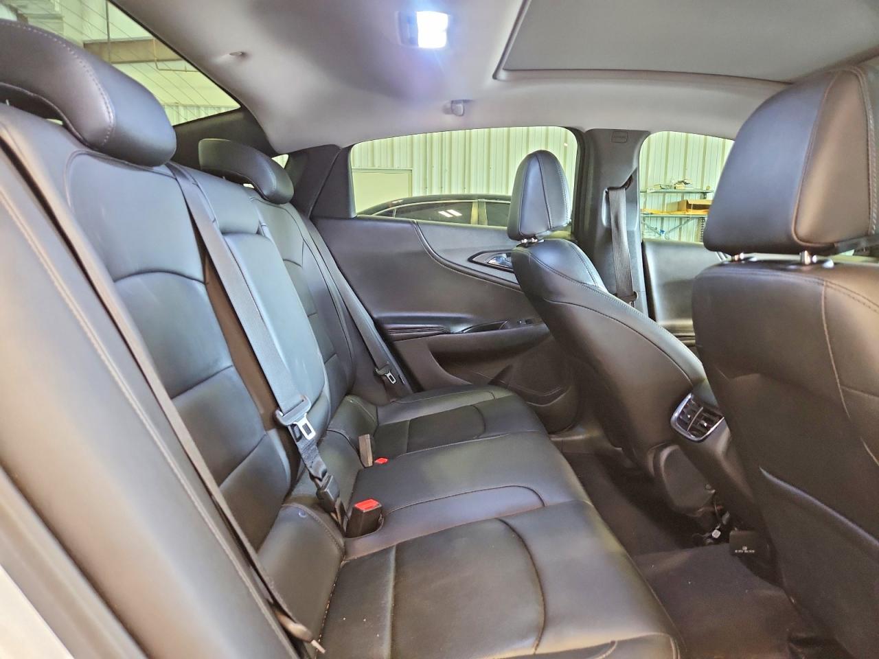 2017 CHEVROLET MALIBU PREMIER photo 28