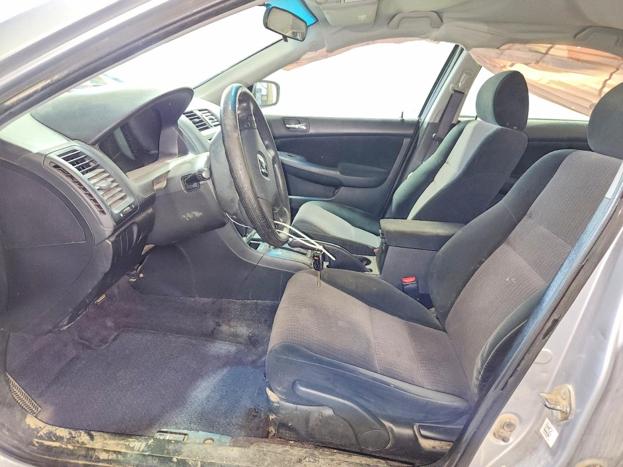 2005 HONDA ACCORD LX photo 19