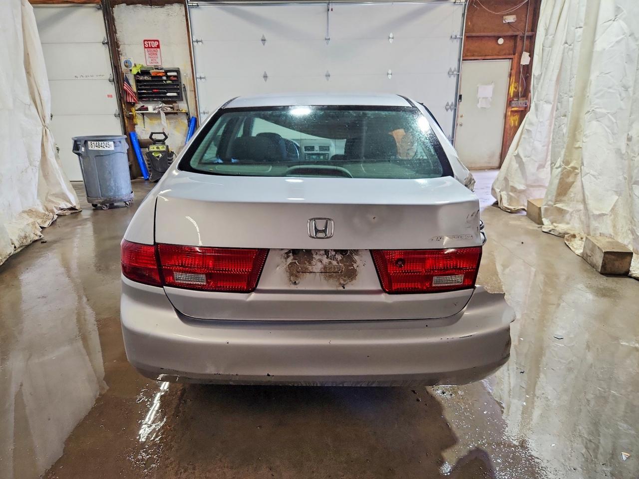 2005 HONDA ACCORD LX photo 16