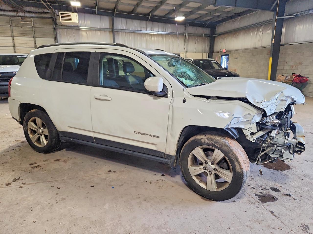 2016 JEEP COMPASS LATITUDE photo 4