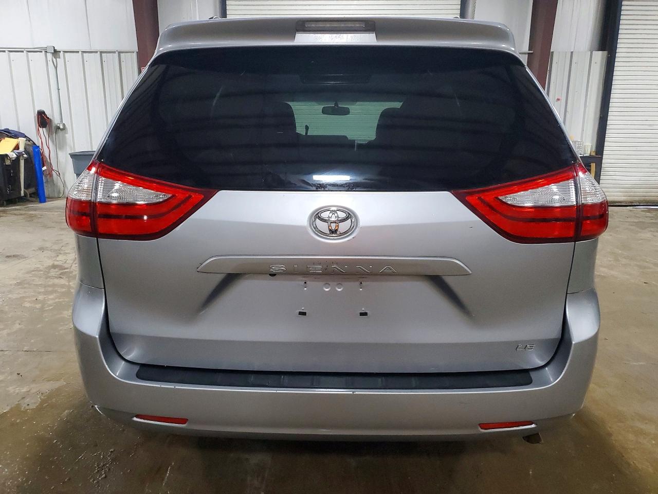 2015 TOYOTA SIENNA LE photo 11