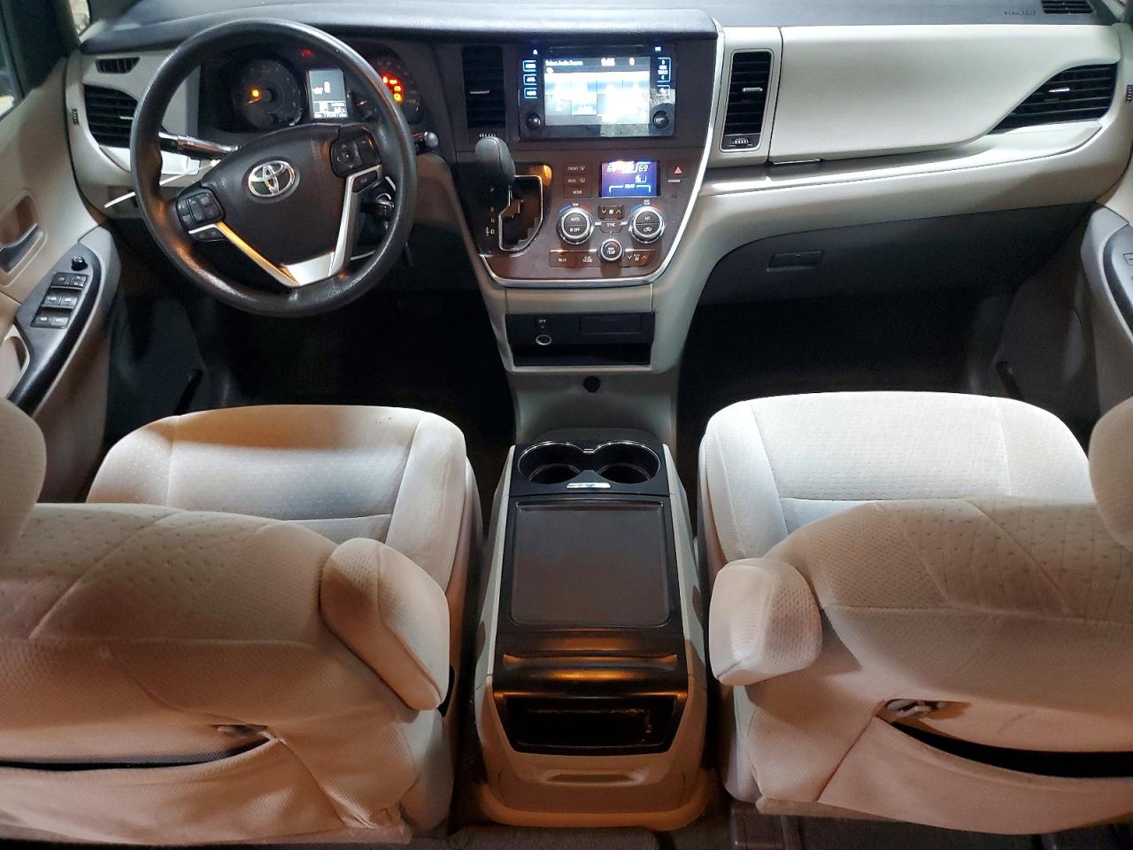 2015 TOYOTA SIENNA LE photo 15