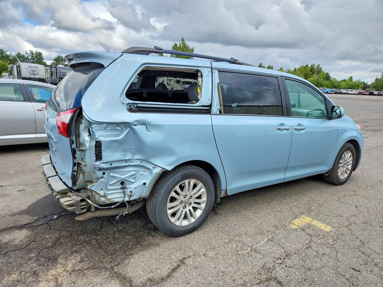 2017 TOYOTA SIENNA XLE 8-PASSENGER photo 7