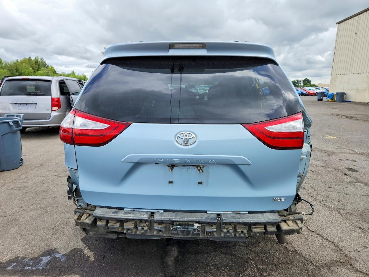 2017 TOYOTA SIENNA XLE 8-PASSENGER photo 16