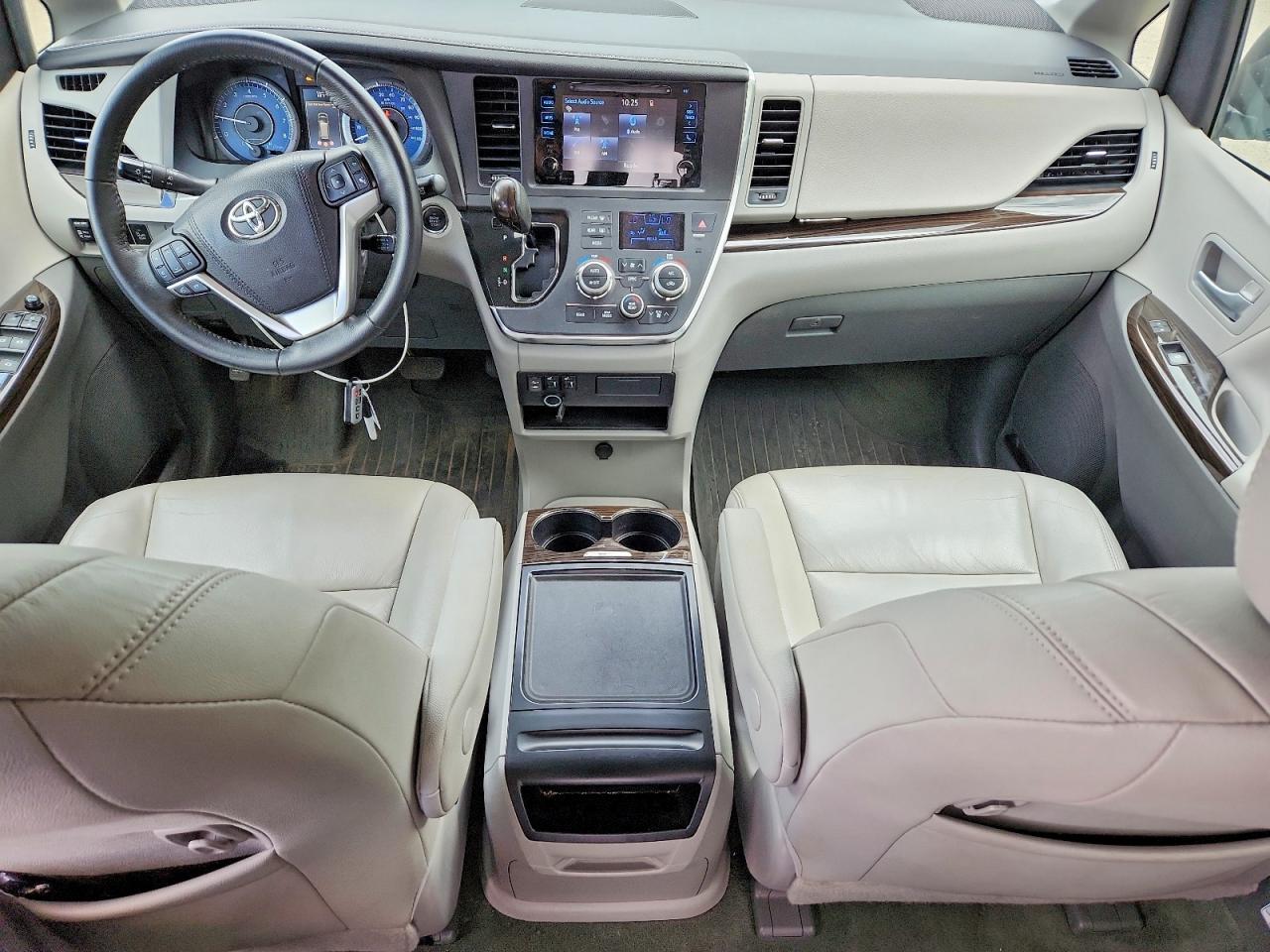 2017 TOYOTA SIENNA XLE 8-PASSENGER photo 22