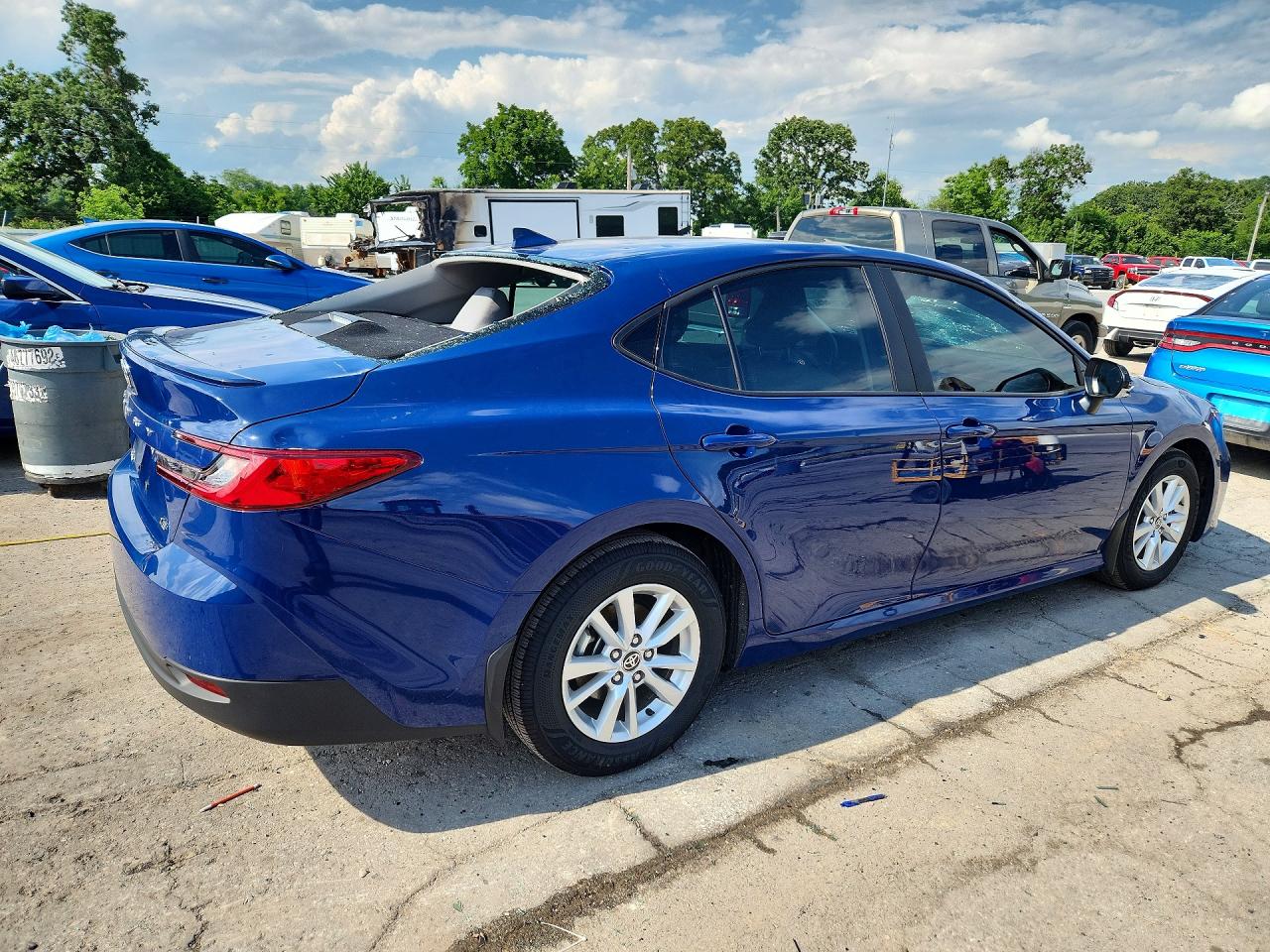 2025 TOYOTA CAMRY LE photo 5