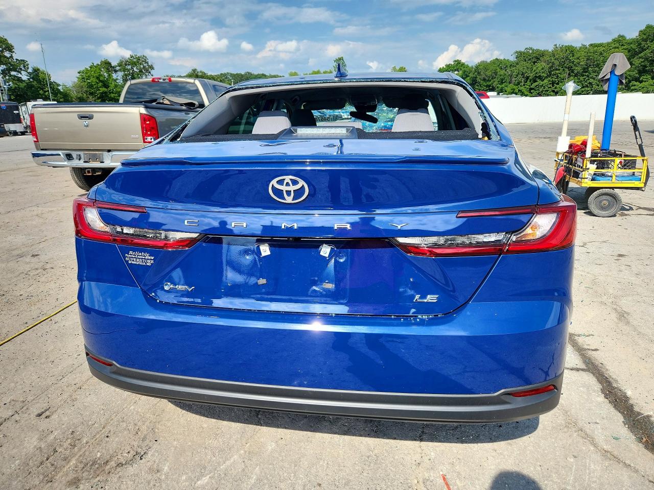 2025 TOYOTA CAMRY LE photo 11