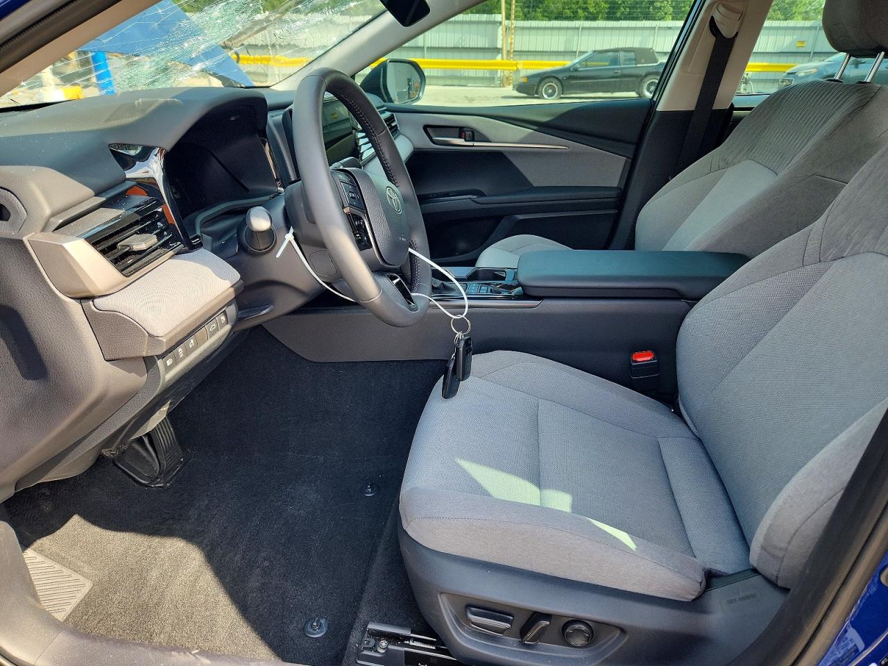2025 TOYOTA CAMRY LE photo 13
