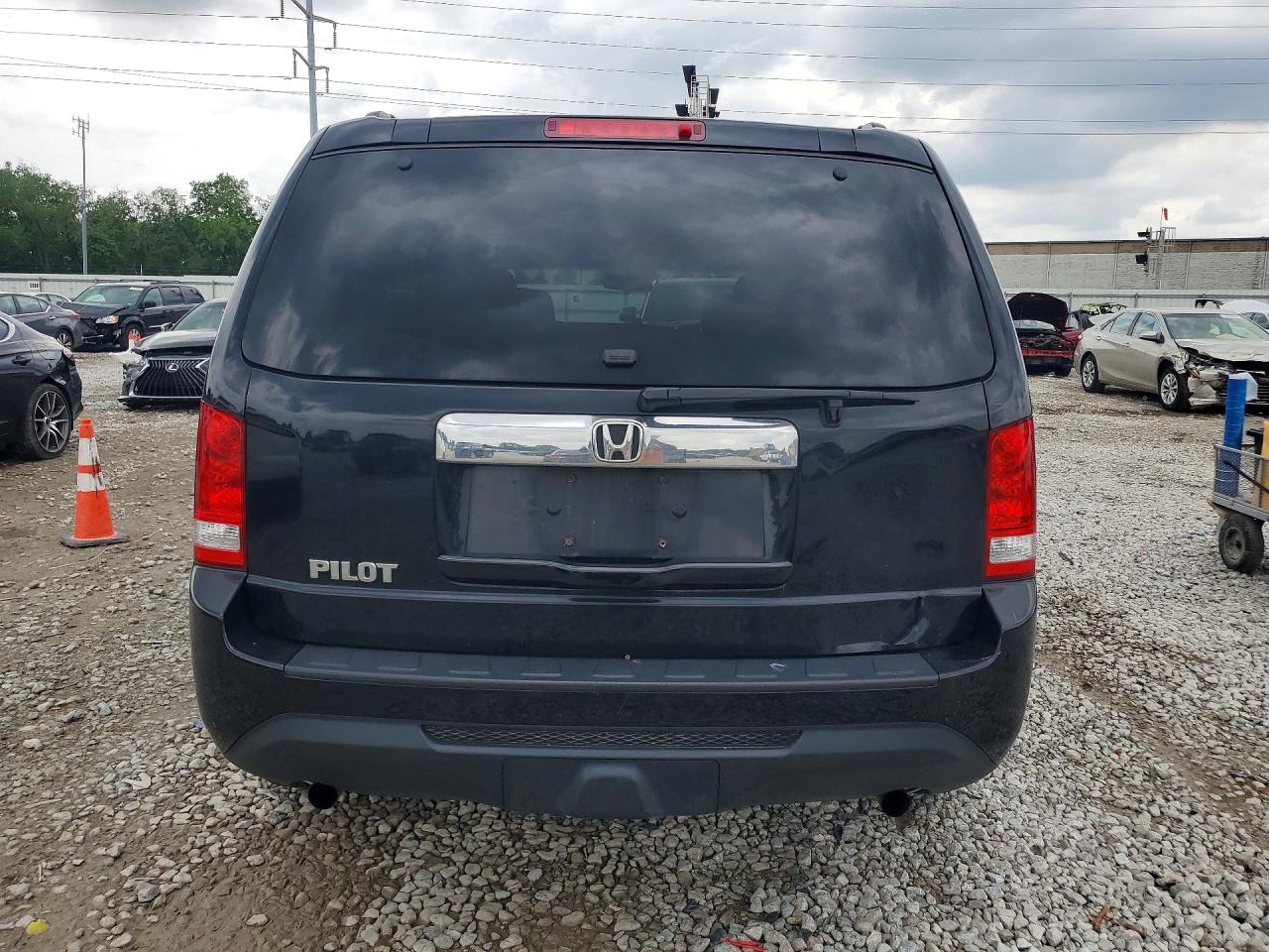 2012 HONDA PILOT LX photo 11