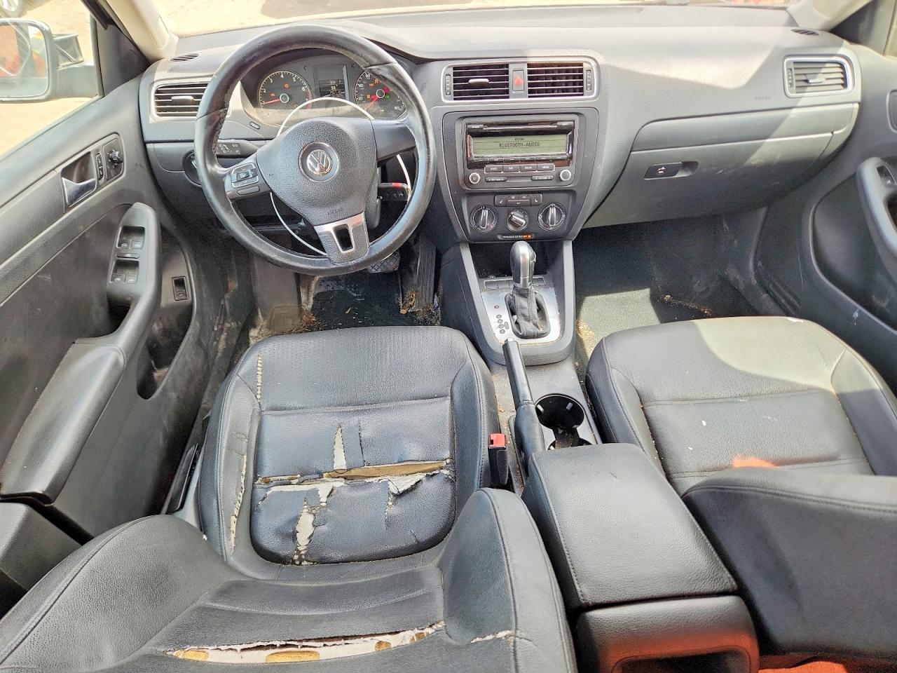 2011 VOLKSWAGEN JETTA SE photo 8