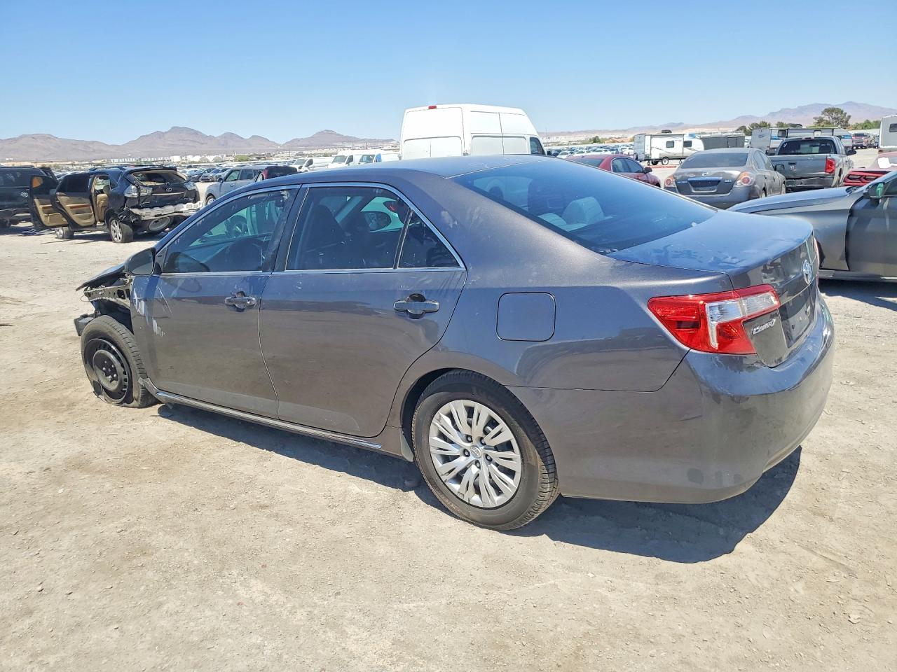 2014 TOYOTA CAMRY LE photo 4