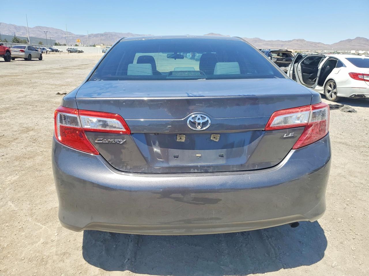 2014 TOYOTA CAMRY LE photo 16