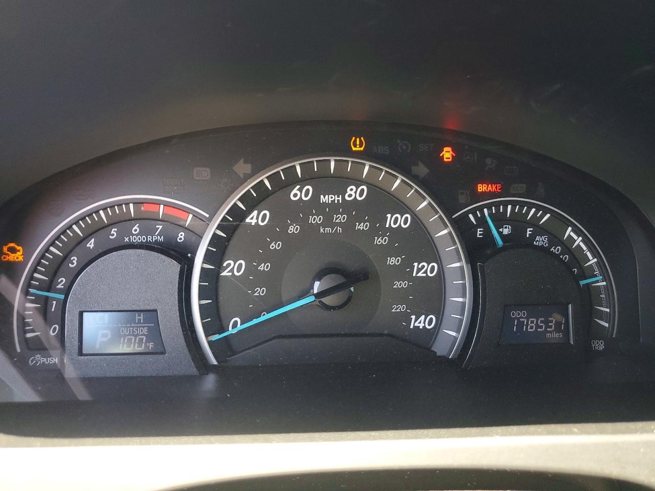2014 TOYOTA CAMRY LE photo 25
