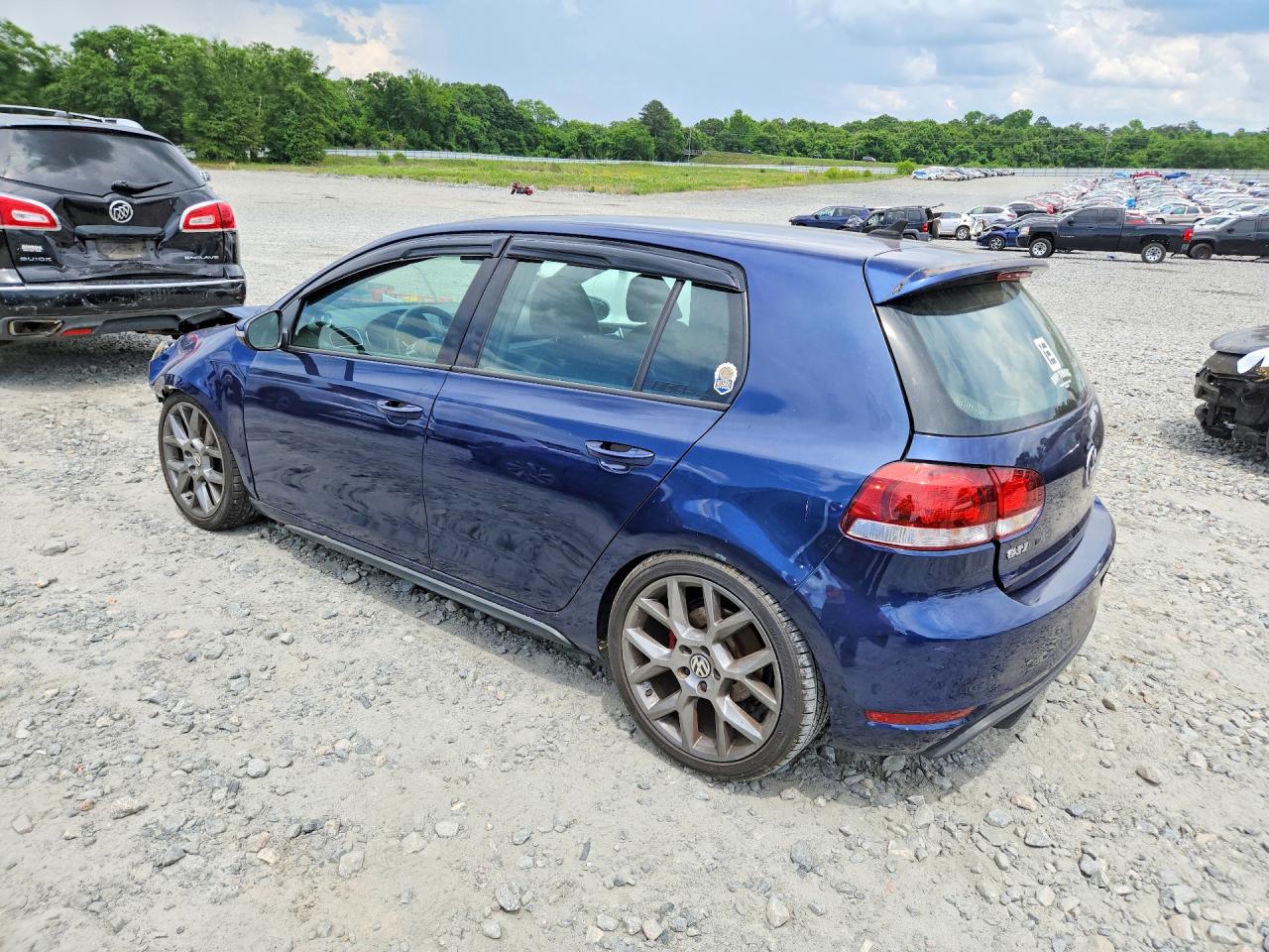 2013 VOLKSWAGEN GTI photo 2