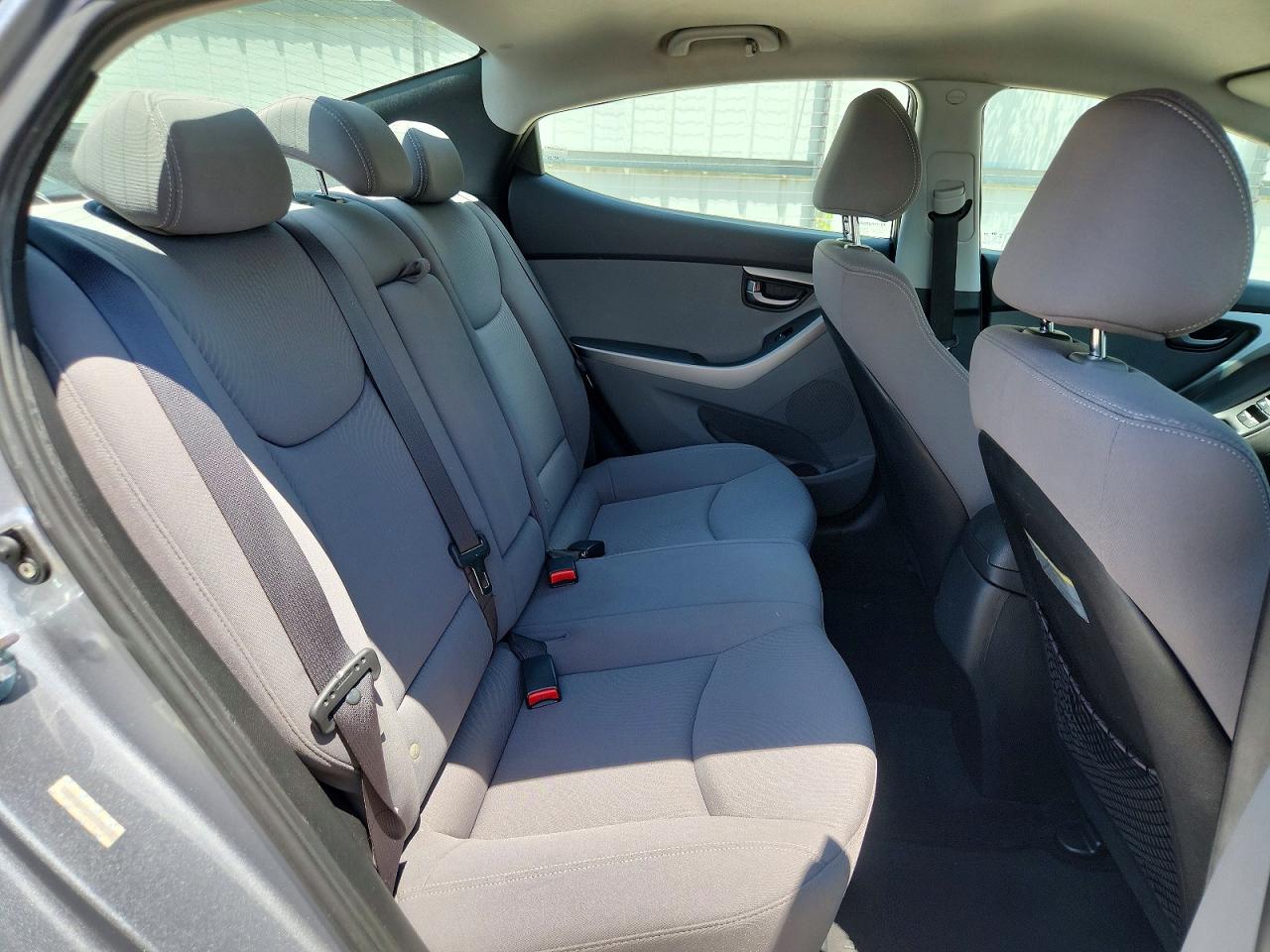 2015 HYUNDAI ELANTRA SE photo 19