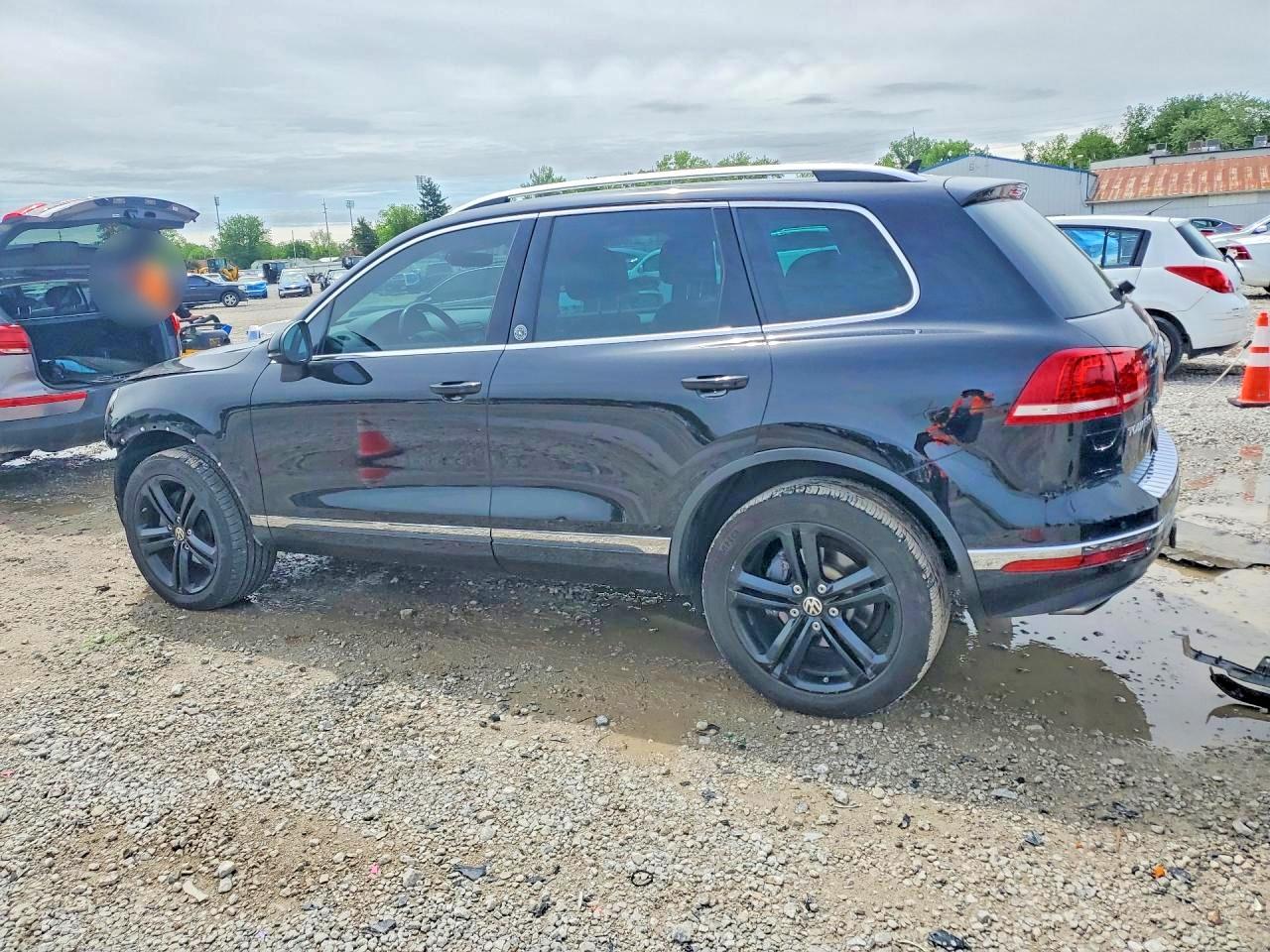 2017 VOLKSWAGEN TOUAREG WOLFSBURG photo 2