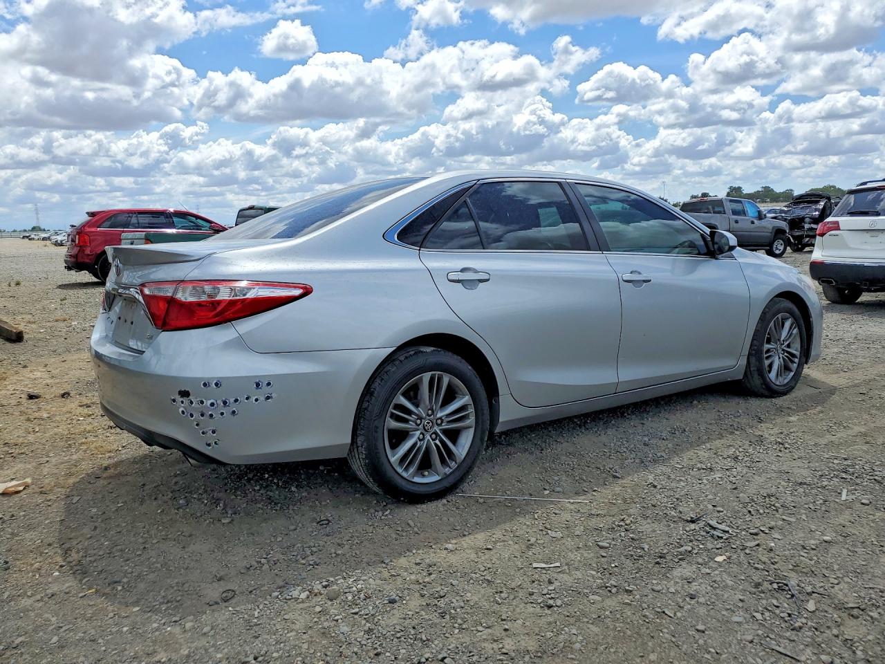 2017 TOYOTA CAMRY SE photo 3