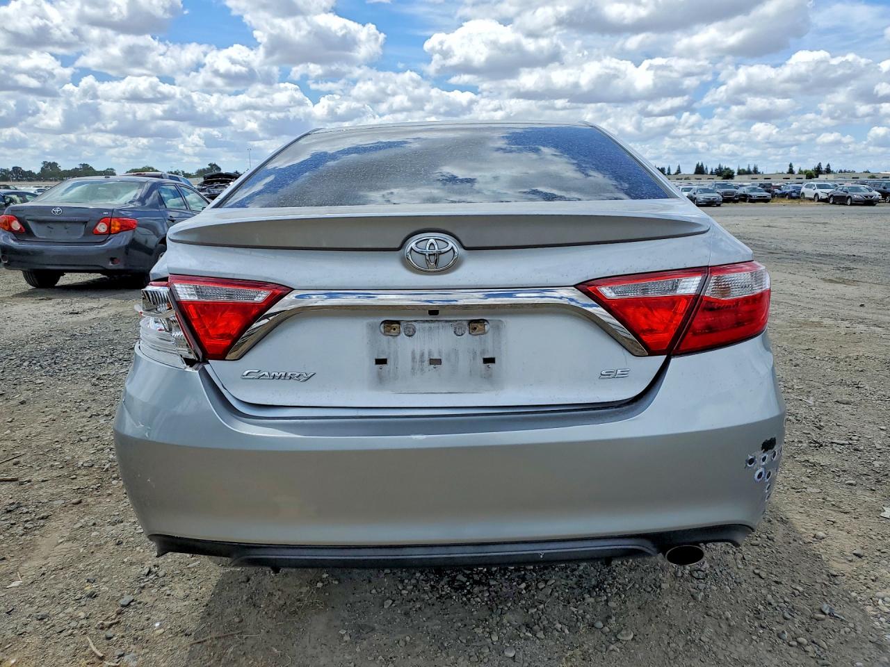2017 TOYOTA CAMRY SE photo 6