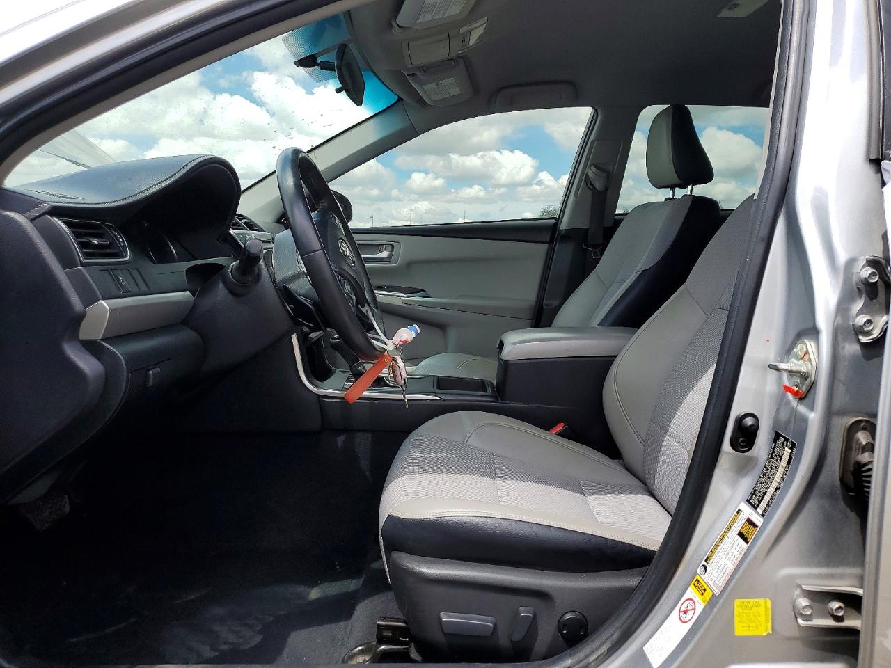 2017 TOYOTA CAMRY SE photo 7