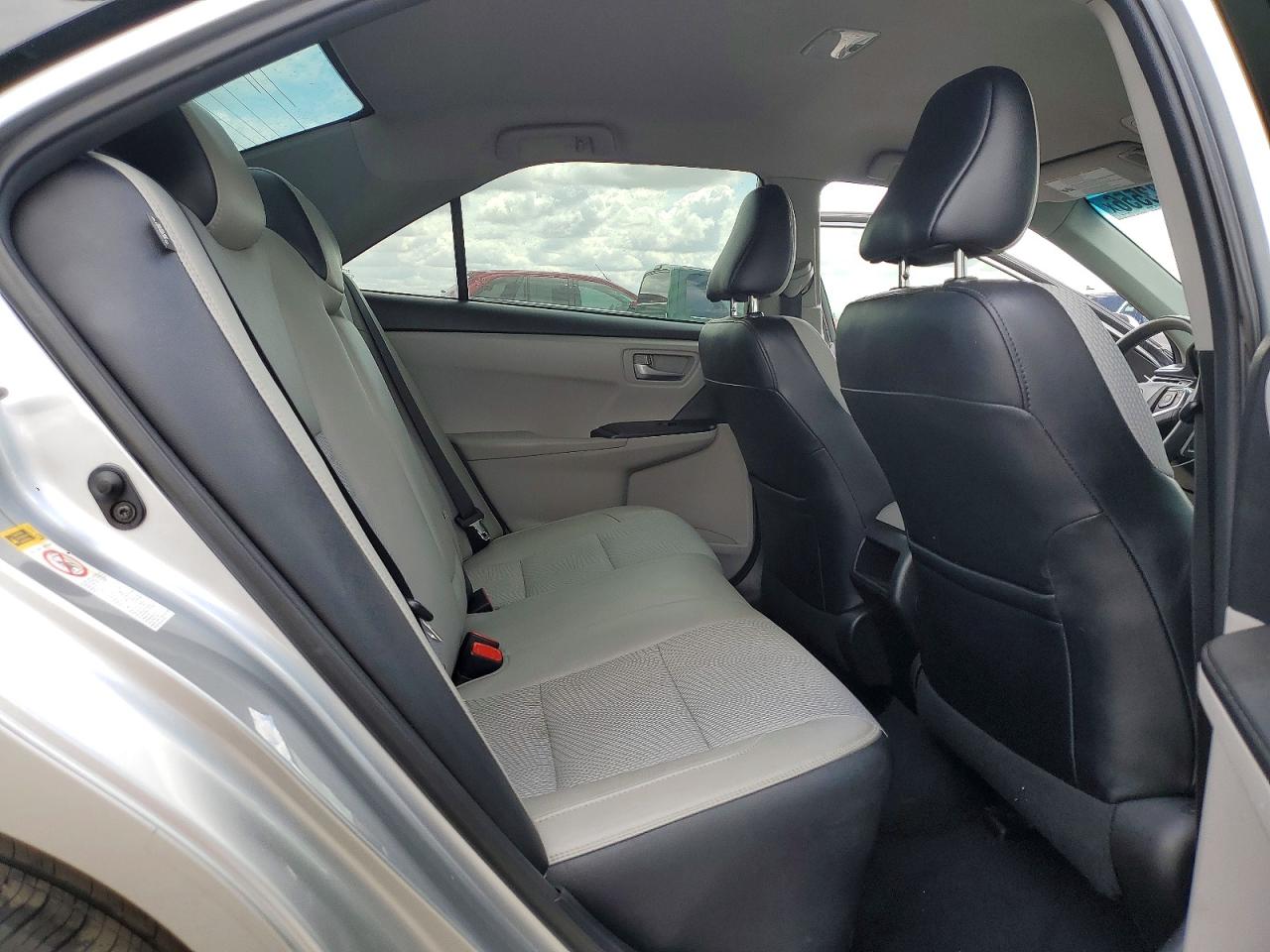 2017 TOYOTA CAMRY SE photo 10