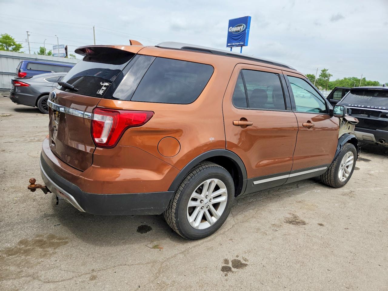 2017 FORD EXPLORER XLT photo 7