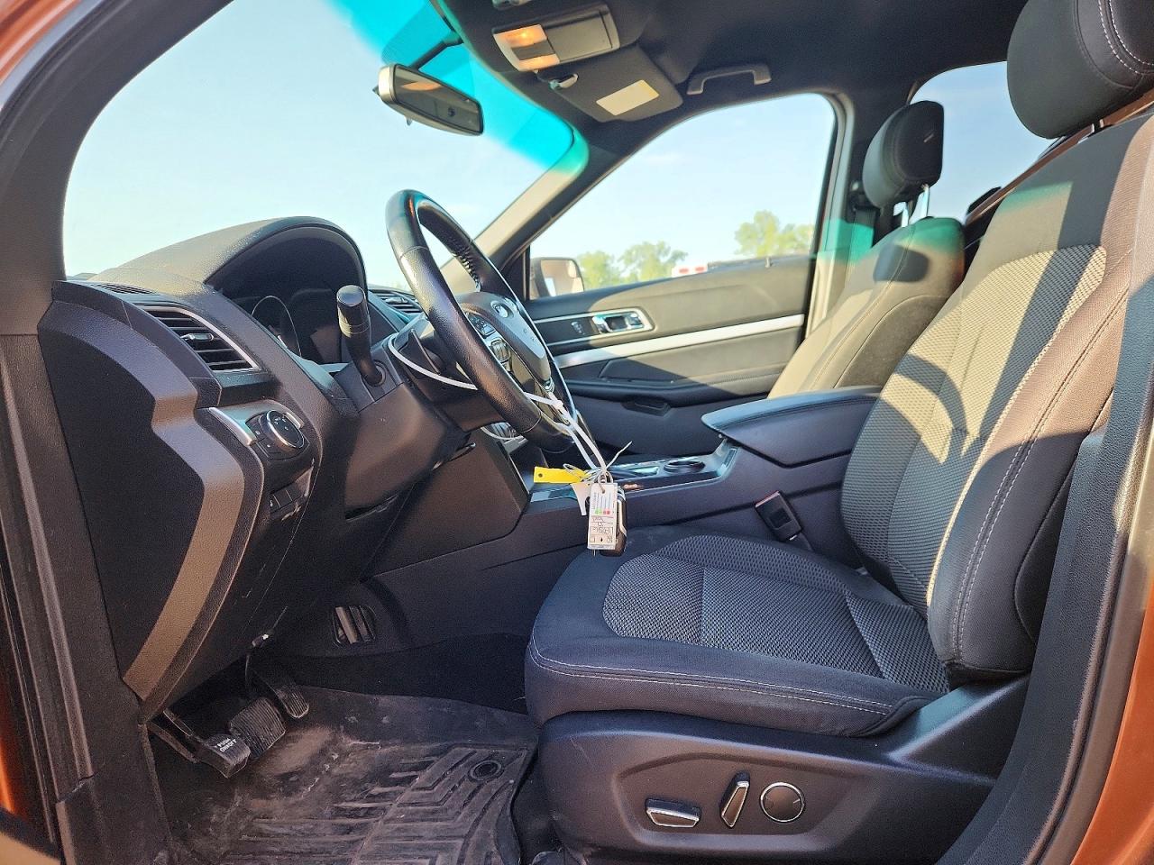 2017 FORD EXPLORER XLT photo 19