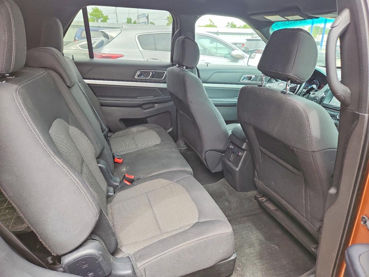 2017 FORD EXPLORER XLT photo 31