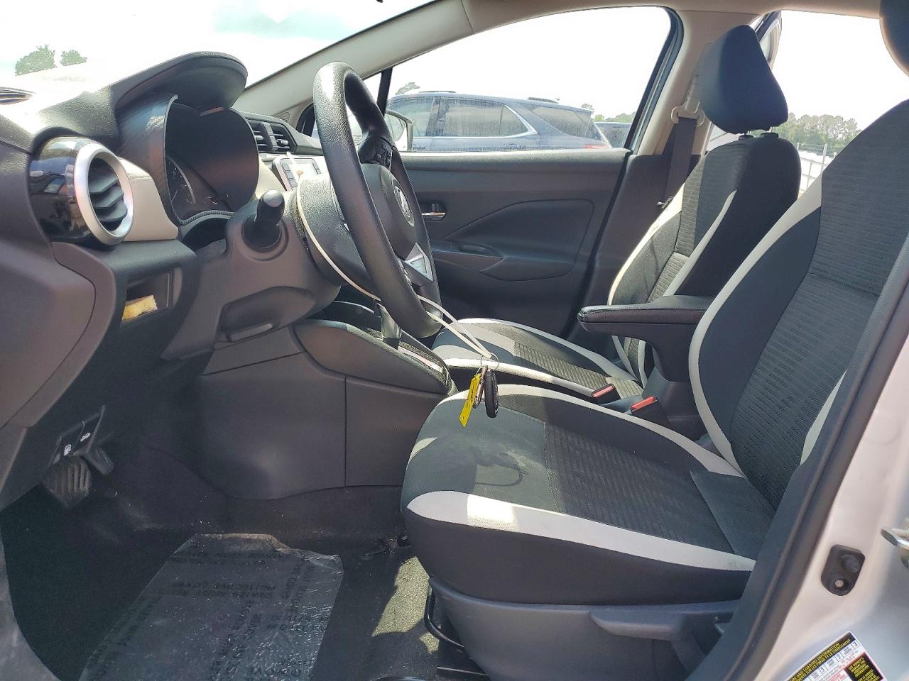 2020 NISSAN VERSA SV photo 13